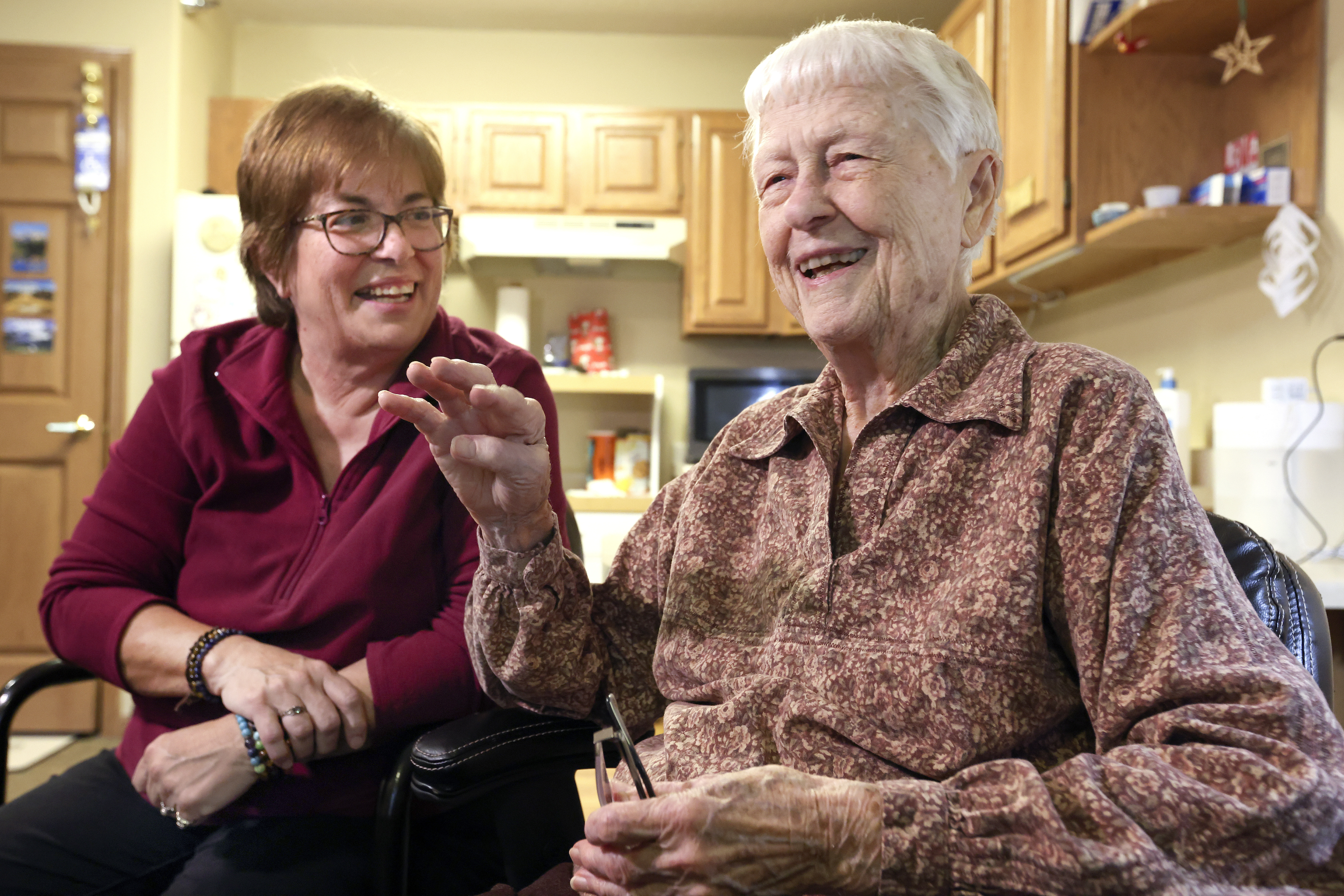 Hermantown resident, 97, learns American Sign Language - Vimarsana News