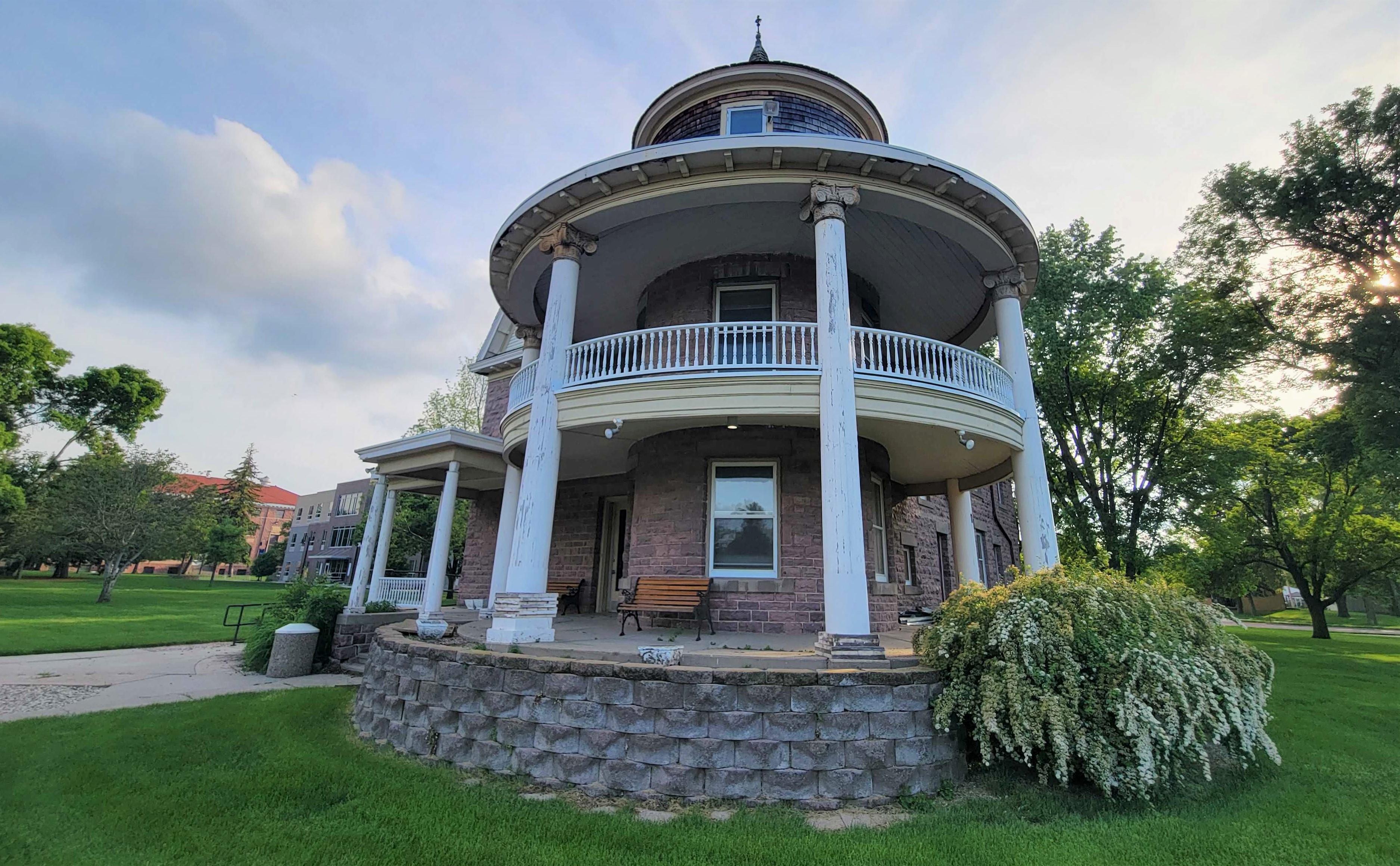 Dakota Wesleyan University to tear down two century-old campus buildings to become green space - Vimarsana News