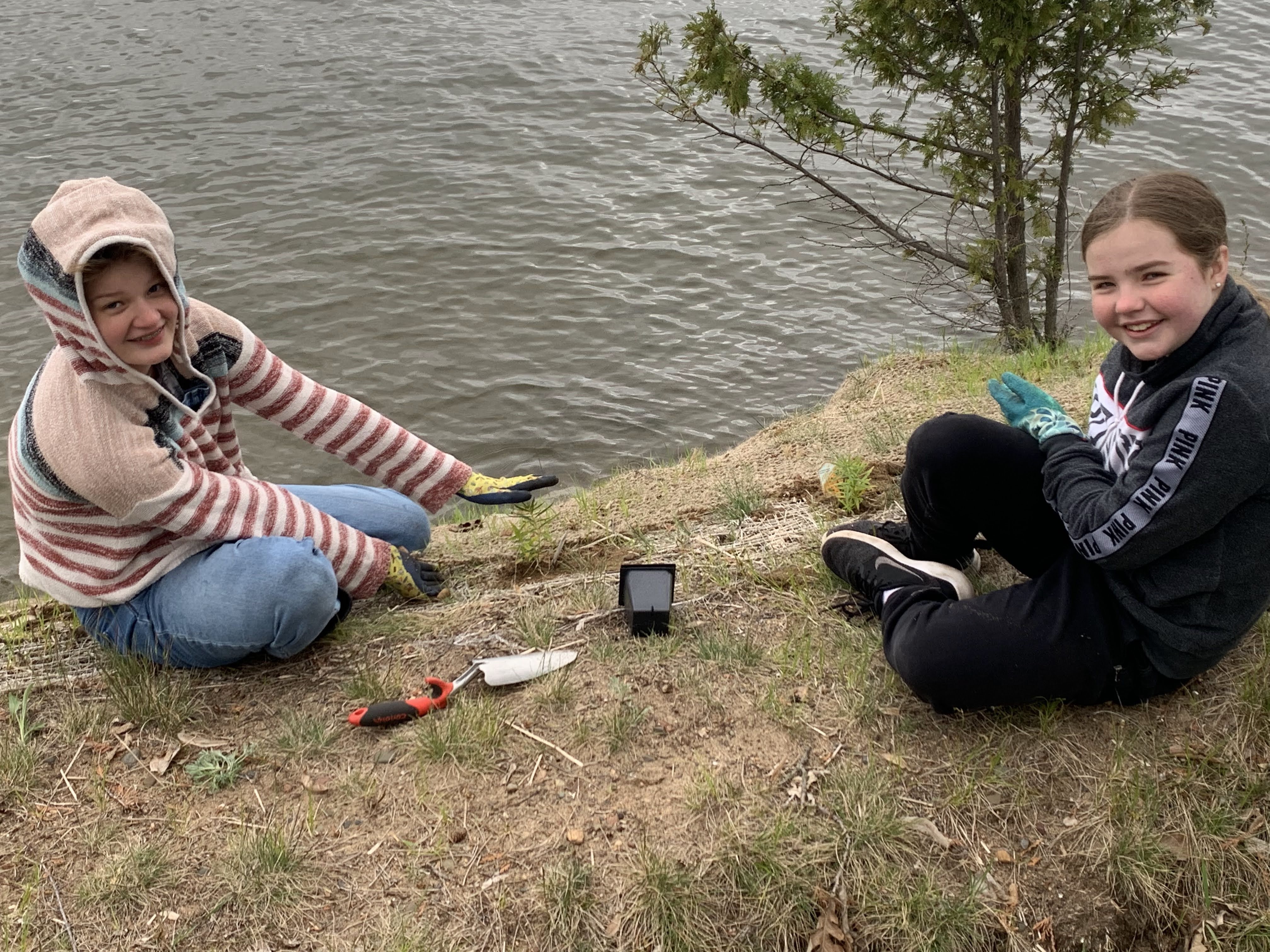 Students get their hands dirty in Crosslake Community School environmental education classes - Vimarsana News