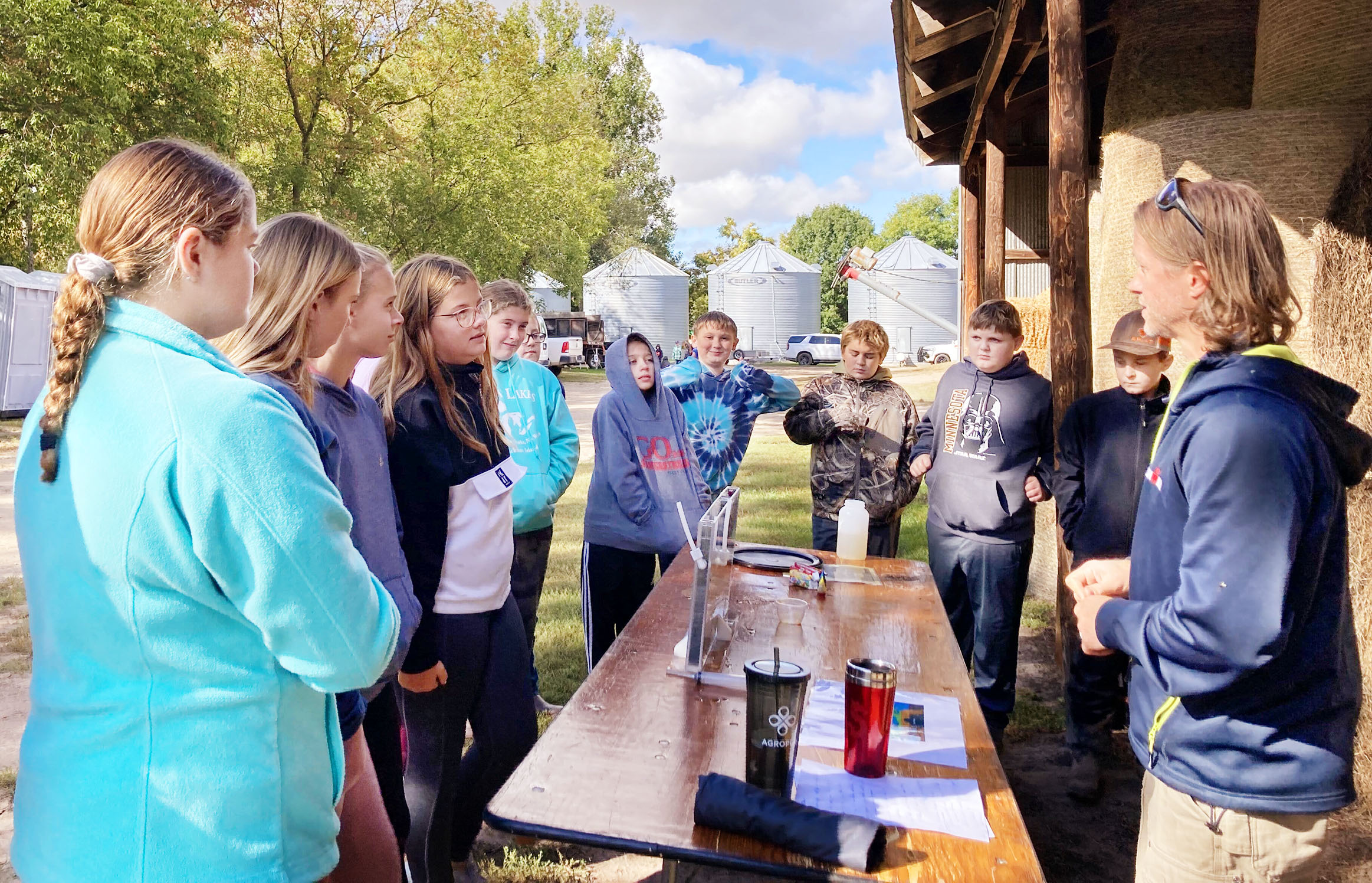 Osakis students learn about environment at a farm setting - Vimarsana News