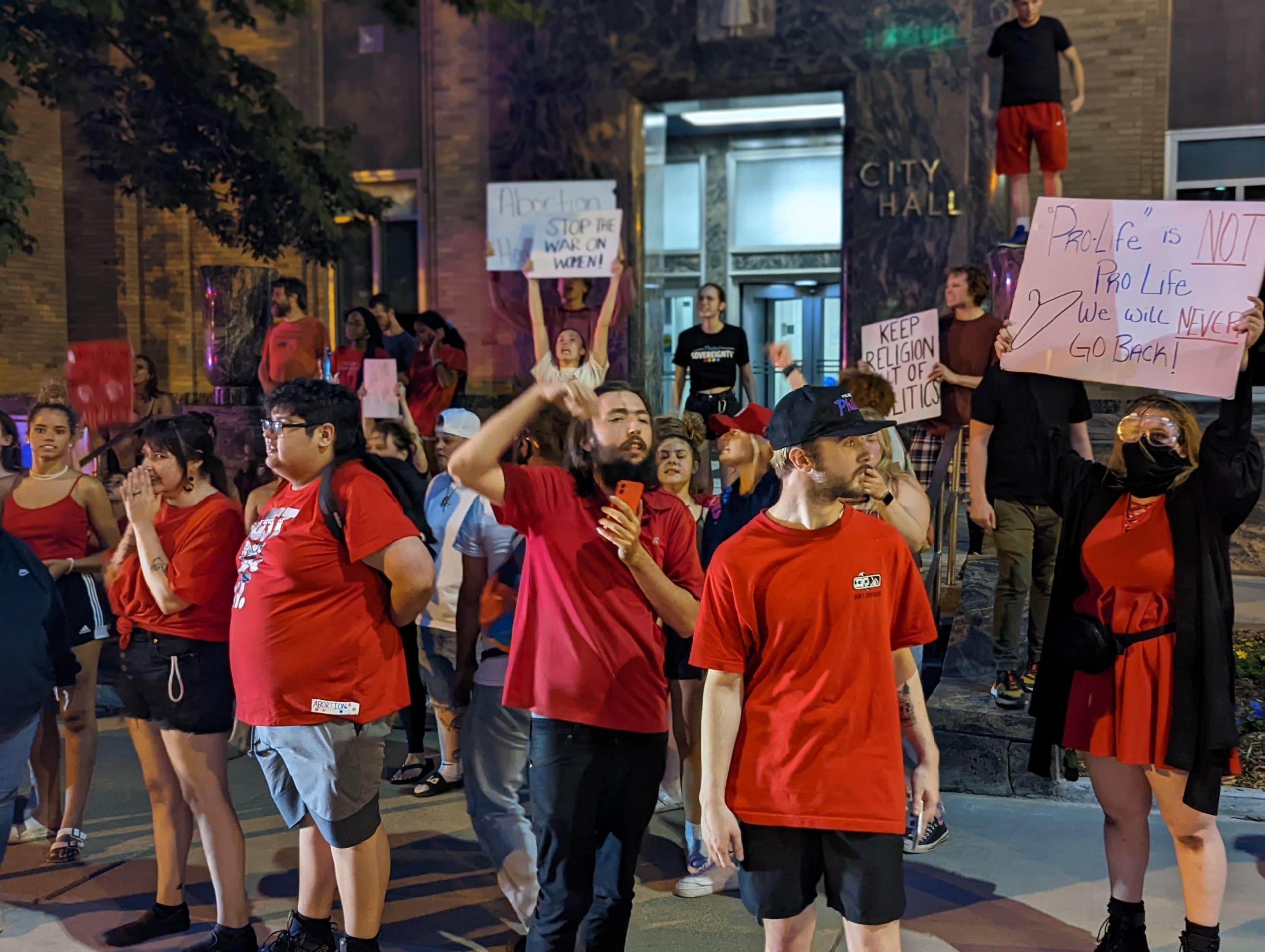 Sioux Falls Police arrest six after unpermitted abortion-rights protest declared unlawful assembly - Vimarsana News