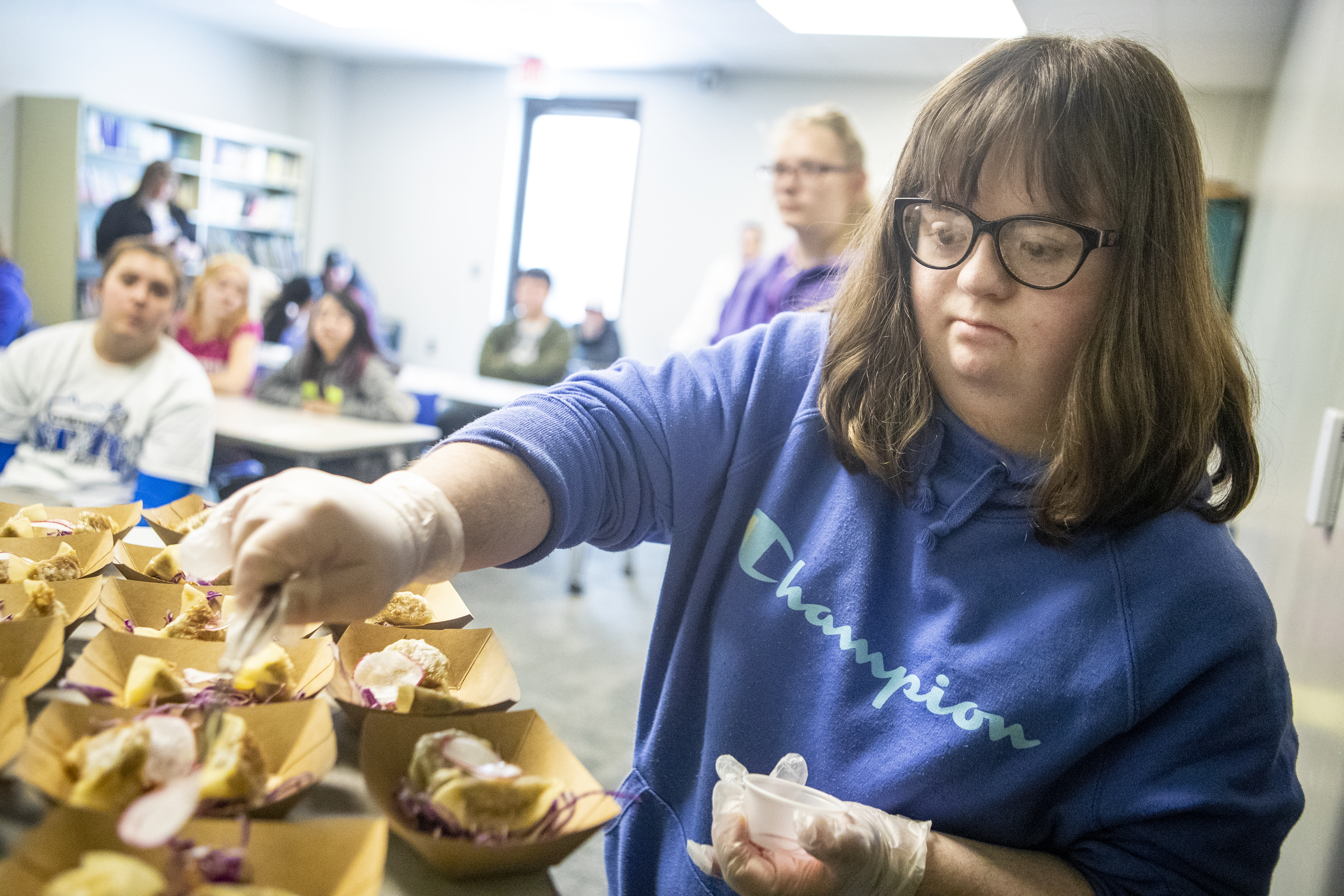 Belgrade-Brooten-Elrosa students and cooks get a taste of Japan thanks to corporate chef John Sugimura - Vimarsana News
