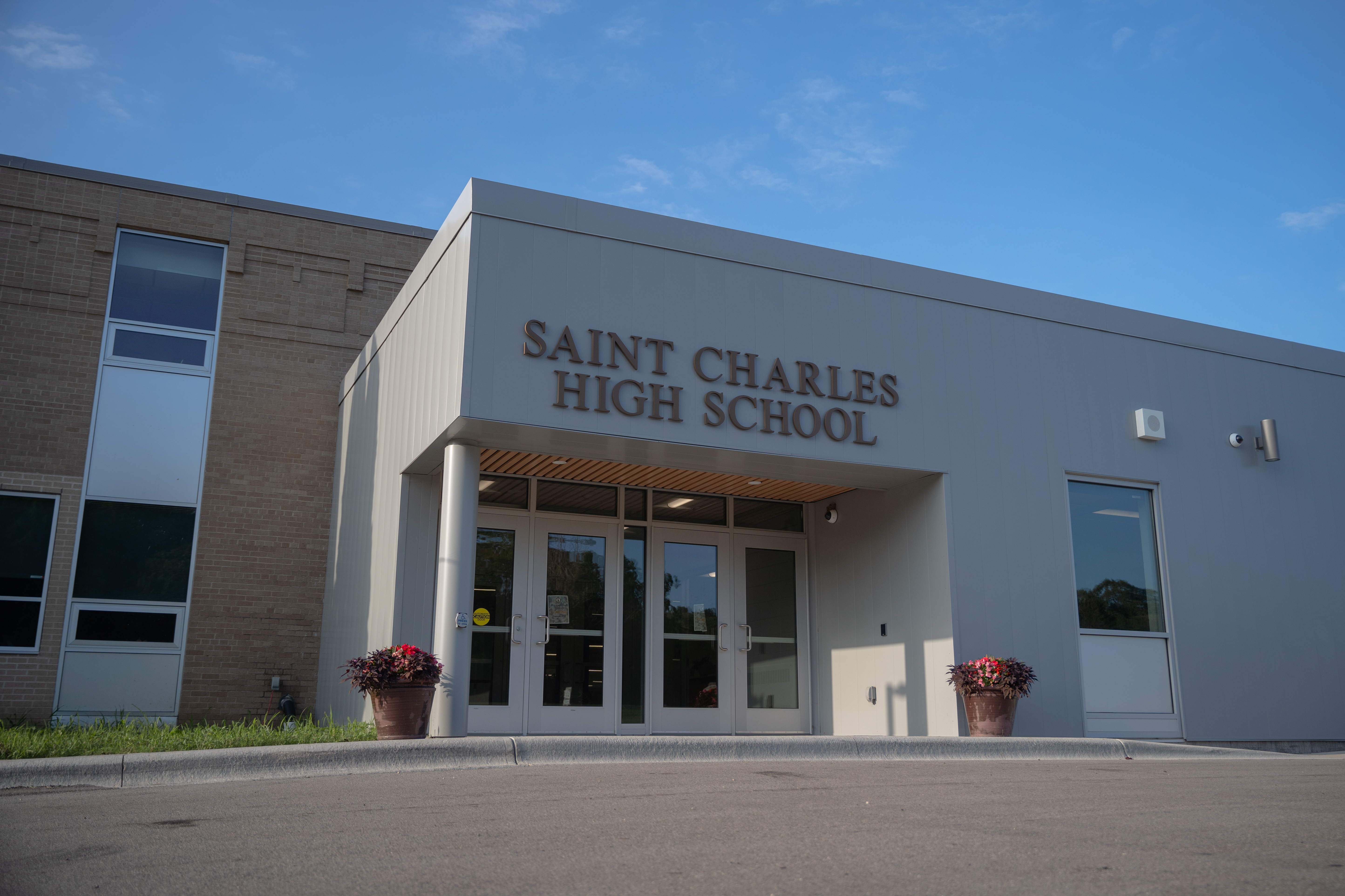 St. Charles Police increase patrols after shooting threat found at St. Charles High School - Vimarsana News