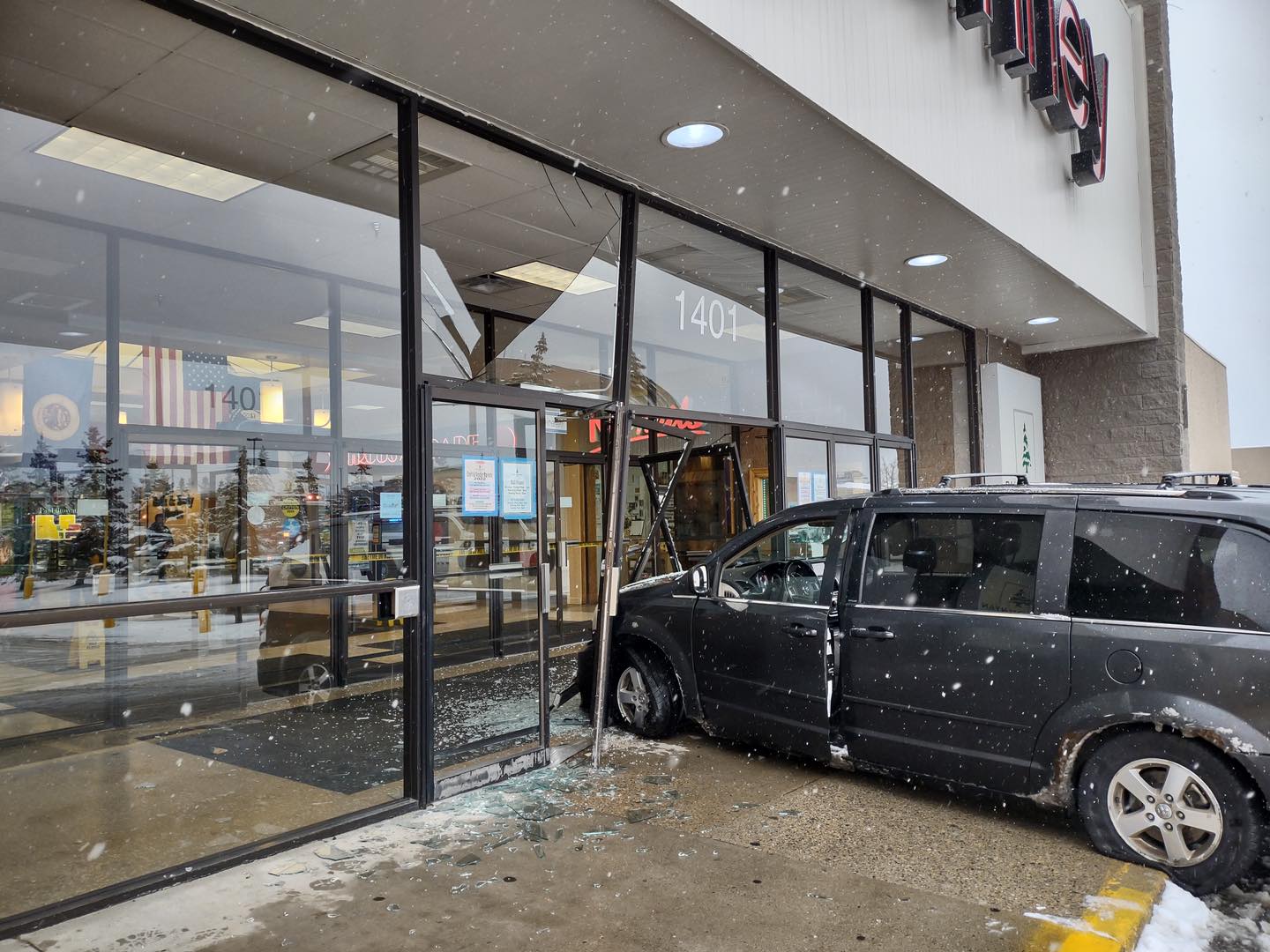 Man crashes into 2 Bemidji businesses during police chase - Vimarsana News