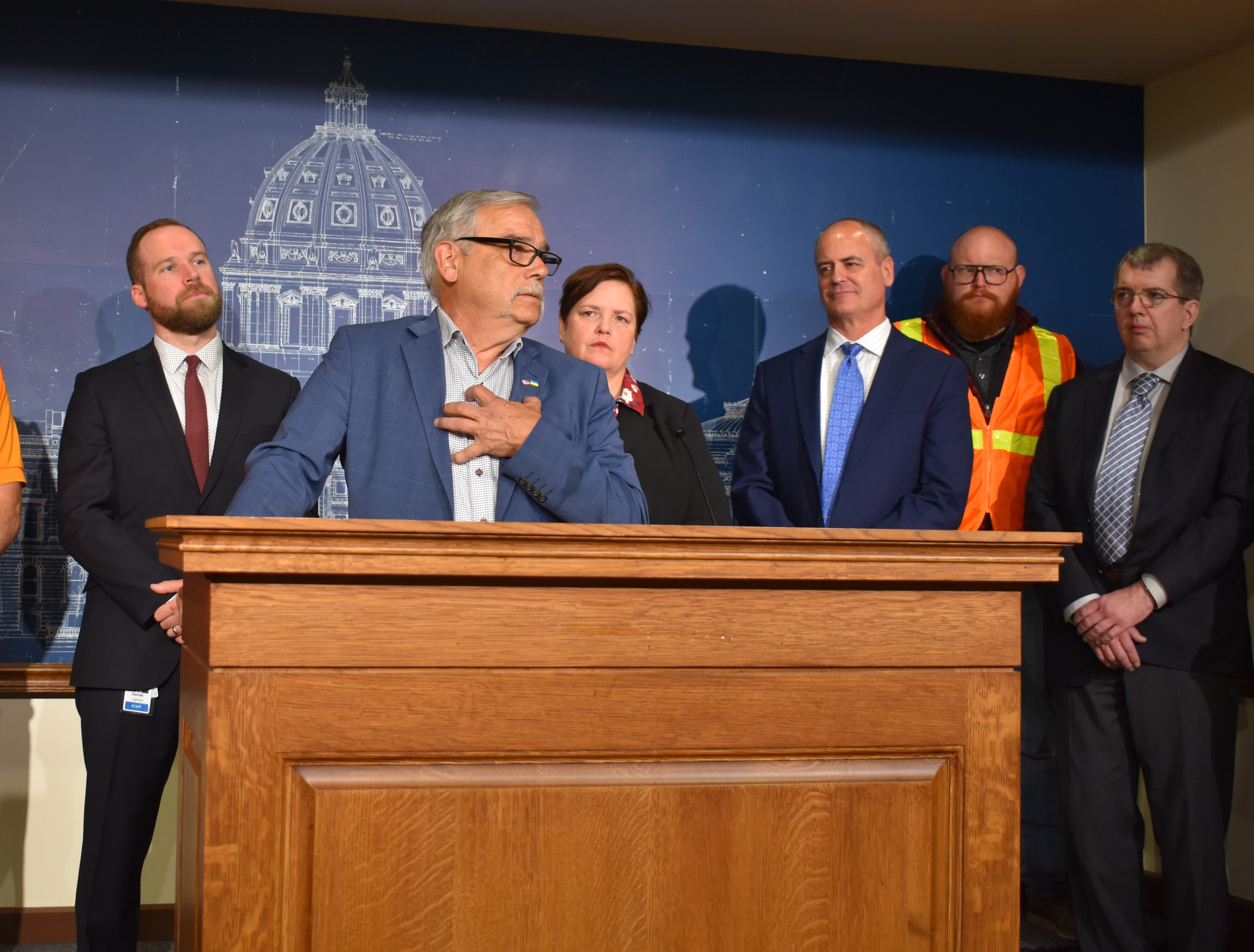 With road, bridge and water projects on hold, groups press Minnesota lawmakers to 'get back to work' - Vimarsana News