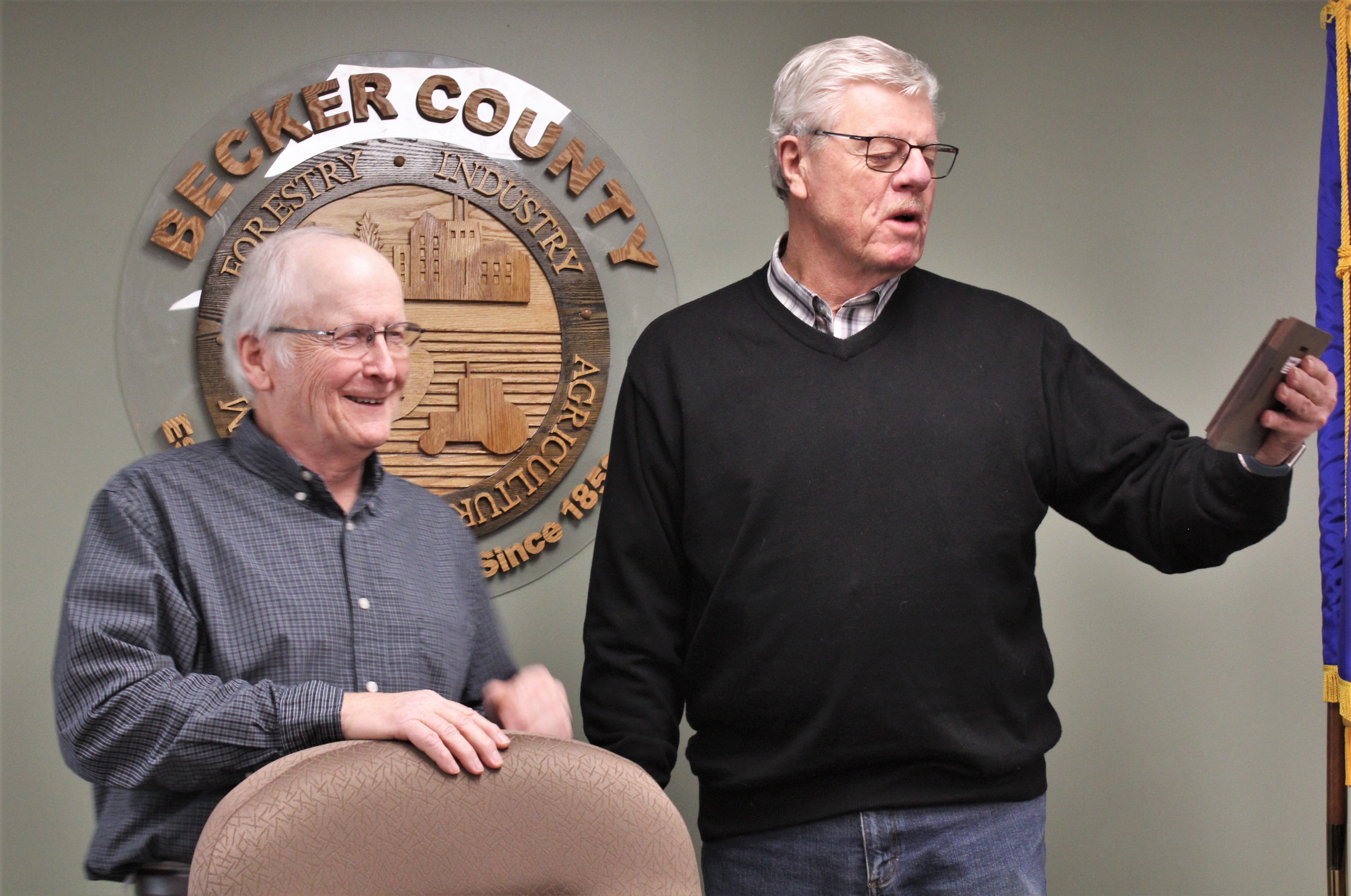 Outgoing commissioners Knutson, Grimsley receive honors during final county board meeting of 2022 - Vimarsana News
