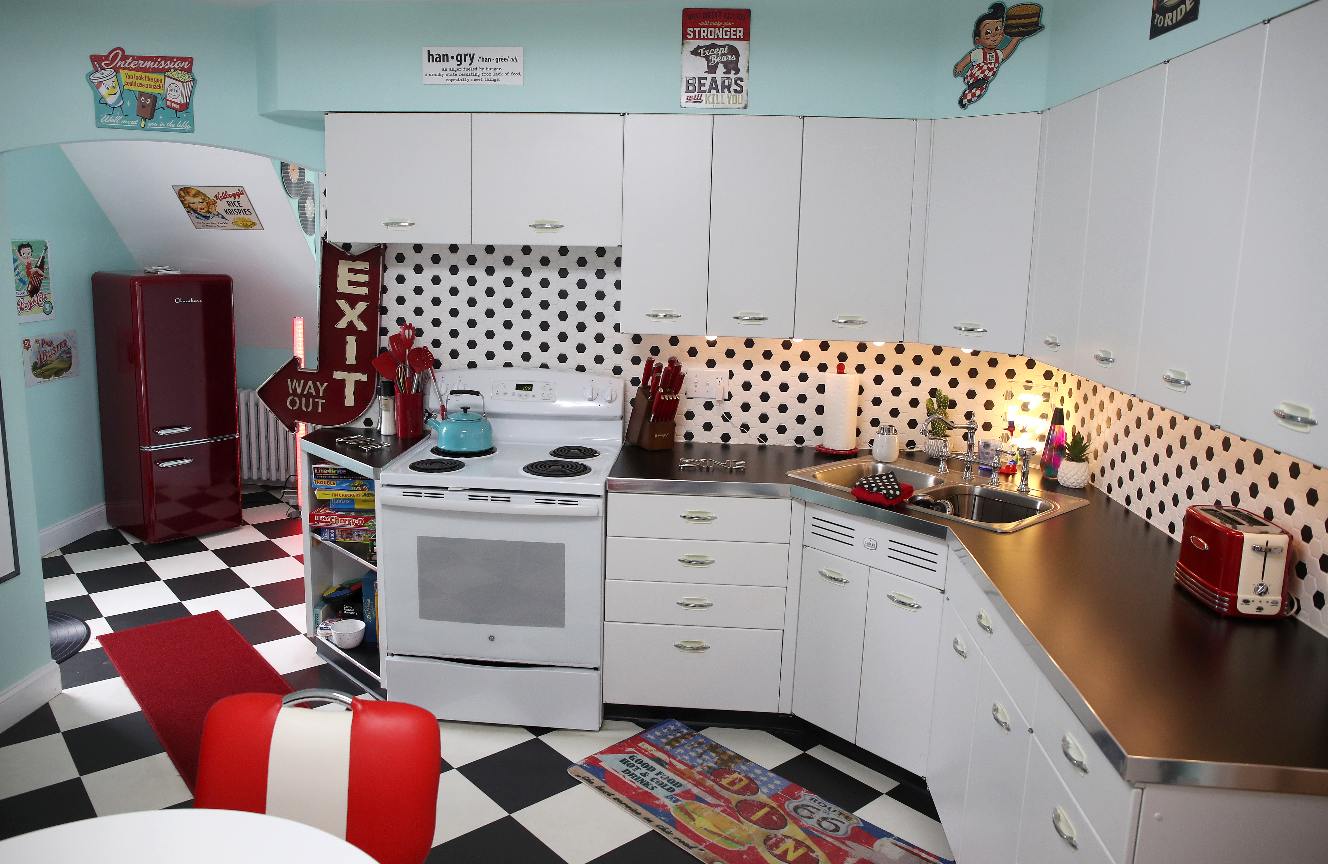 Two Harbors retro-styled Airbnb a hit - Vimarsana News