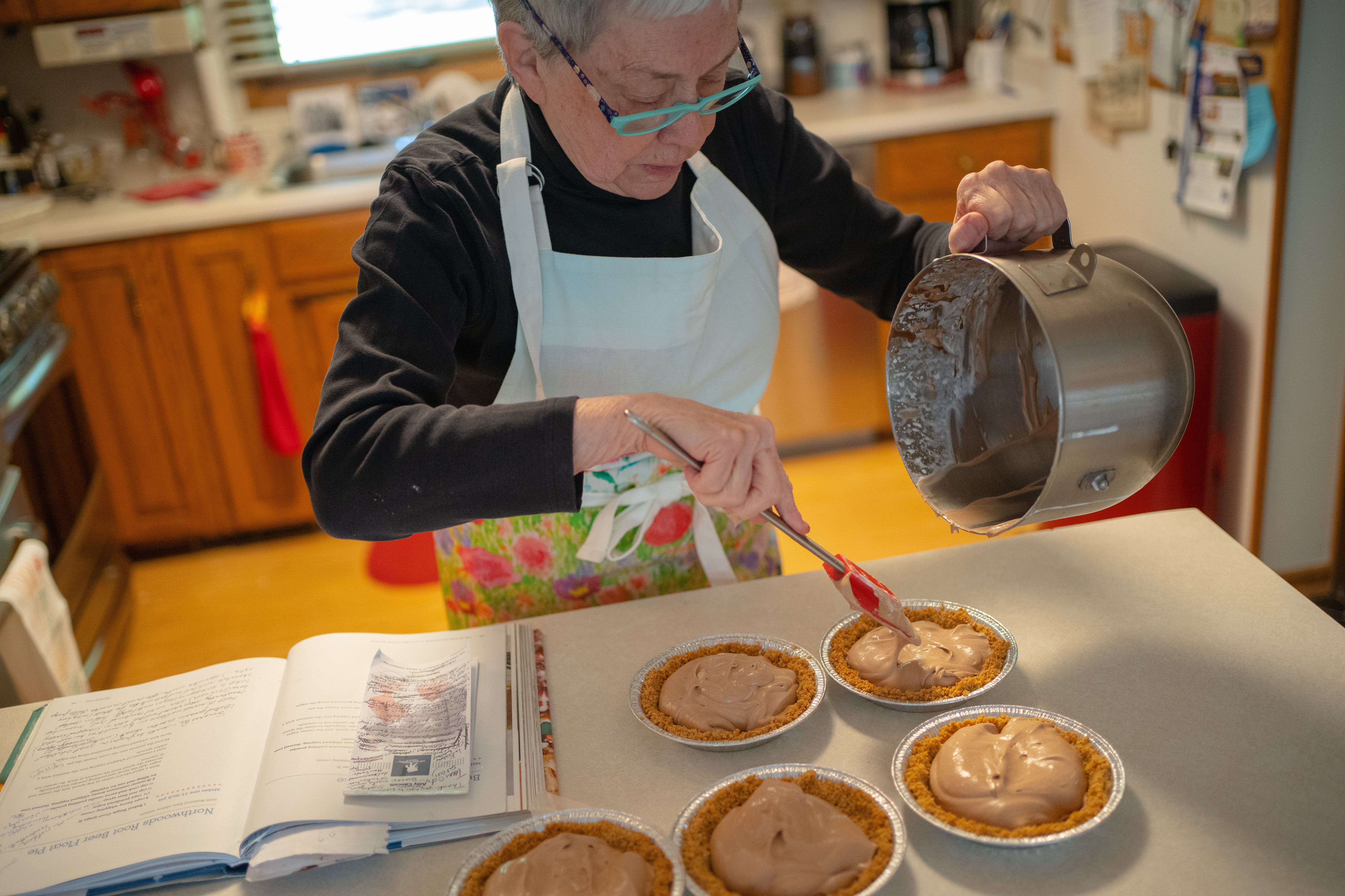 The pie woman: Amy Caucutt loves giving the gift of pie - Vimarsana News