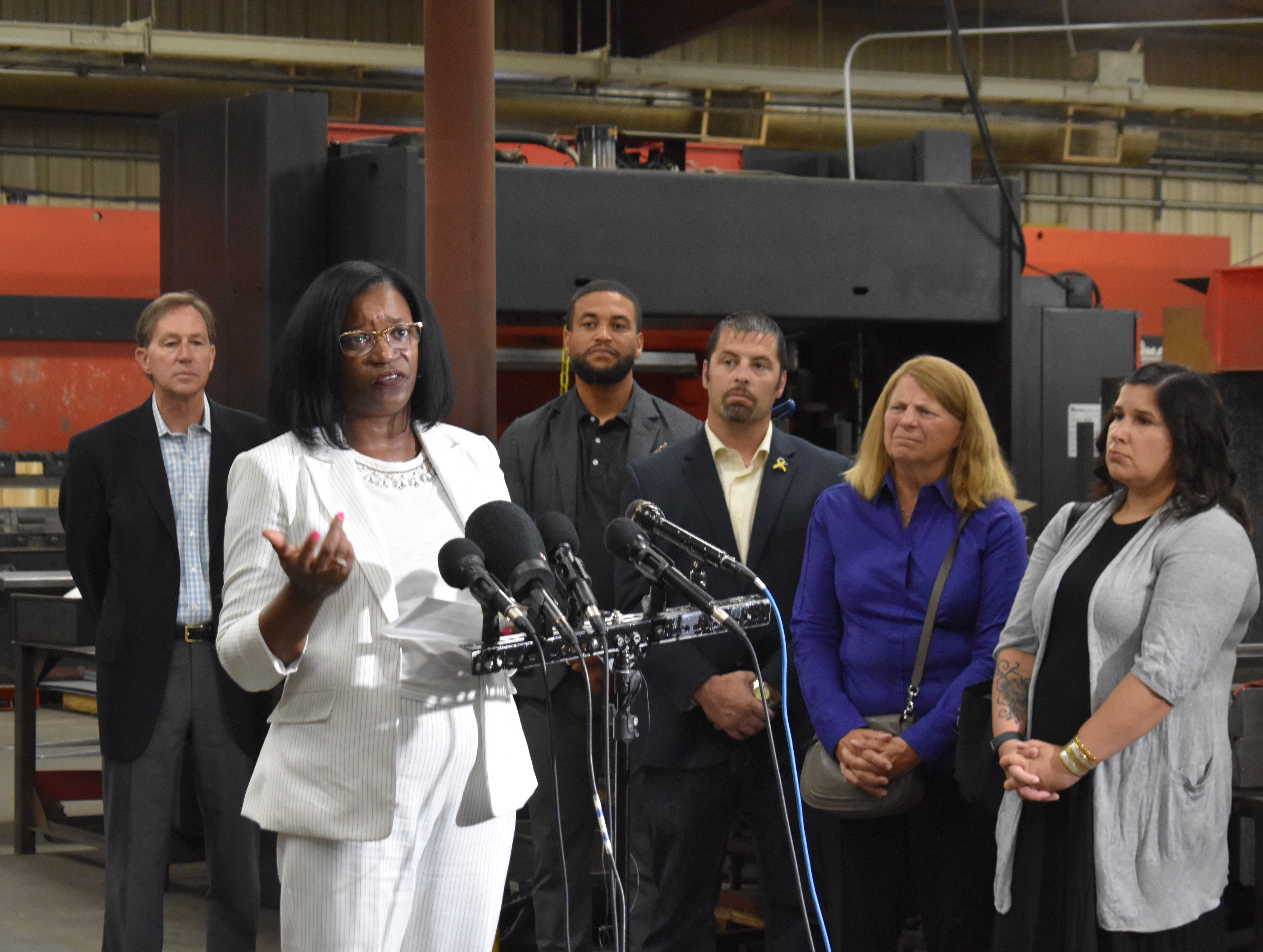 Minnesota labor commissioner Roslyn Robertson to retire later this month - Vimarsana News