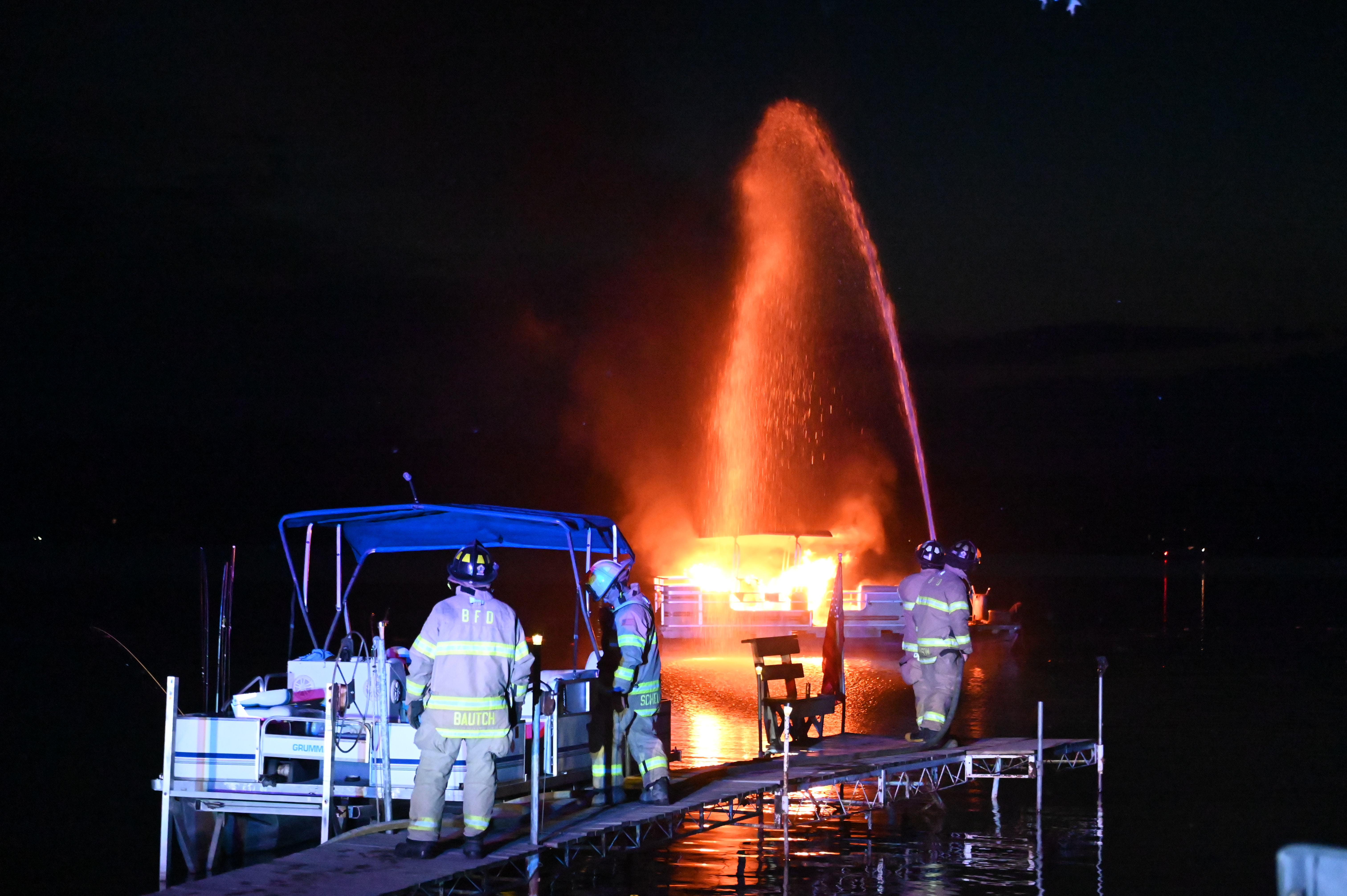 Brainerd firefighters respond to pontoon blaze caused by fireworks - Vimarsana News