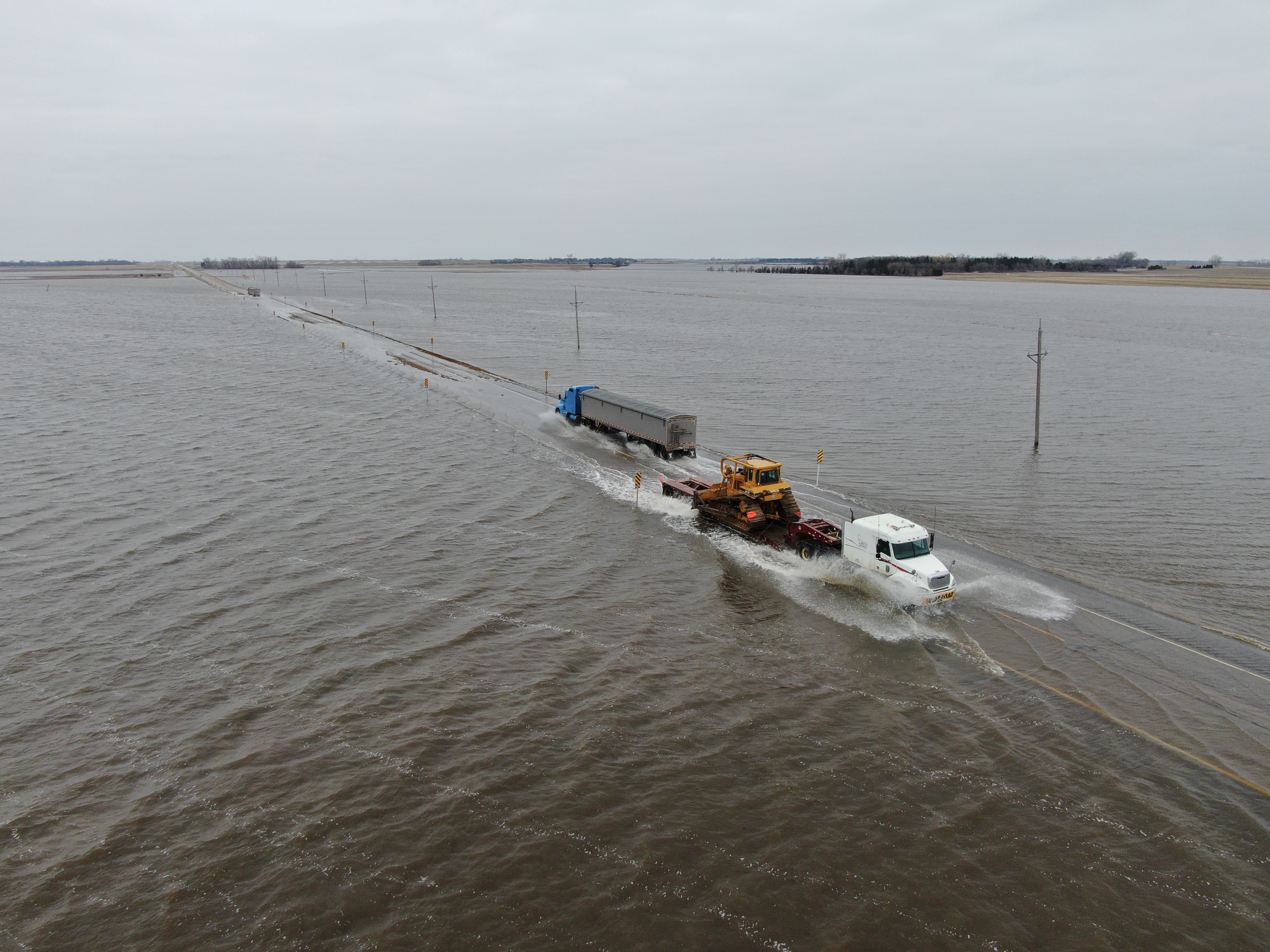 Minnesota National Guard assists at northeast North Dakota dam; water crosses roads outside of Devils Lake - Vimarsana News