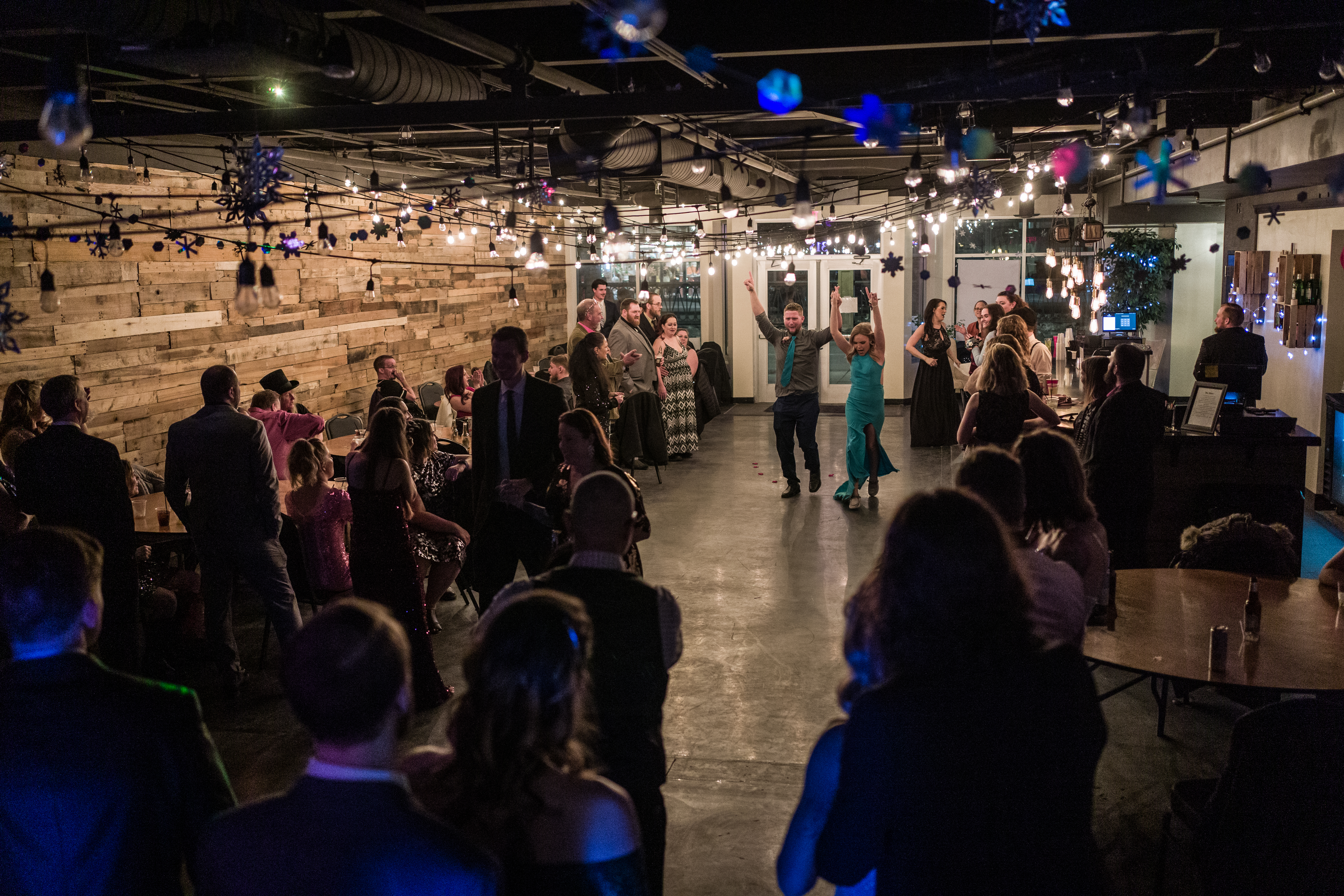 High school sweethearts dance the night away at Rochester adult prom - Vimarsana News