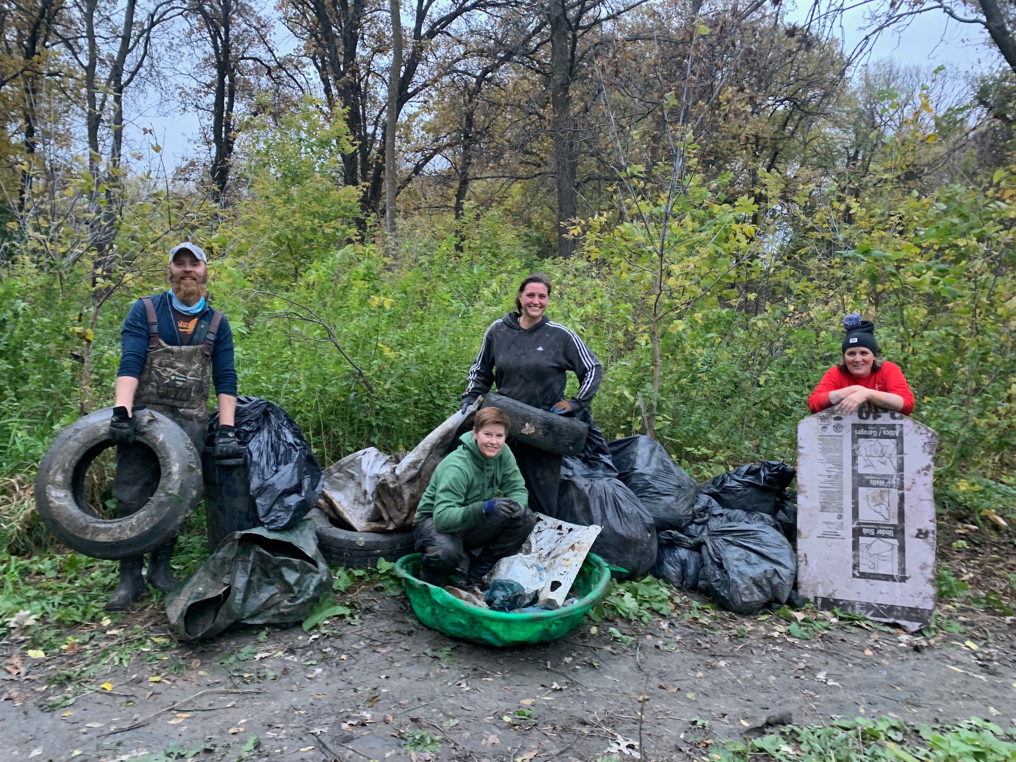 Volunteers pull over 16K pounds of trash from Red River, other waterways in 2021 - Vimarsana News
