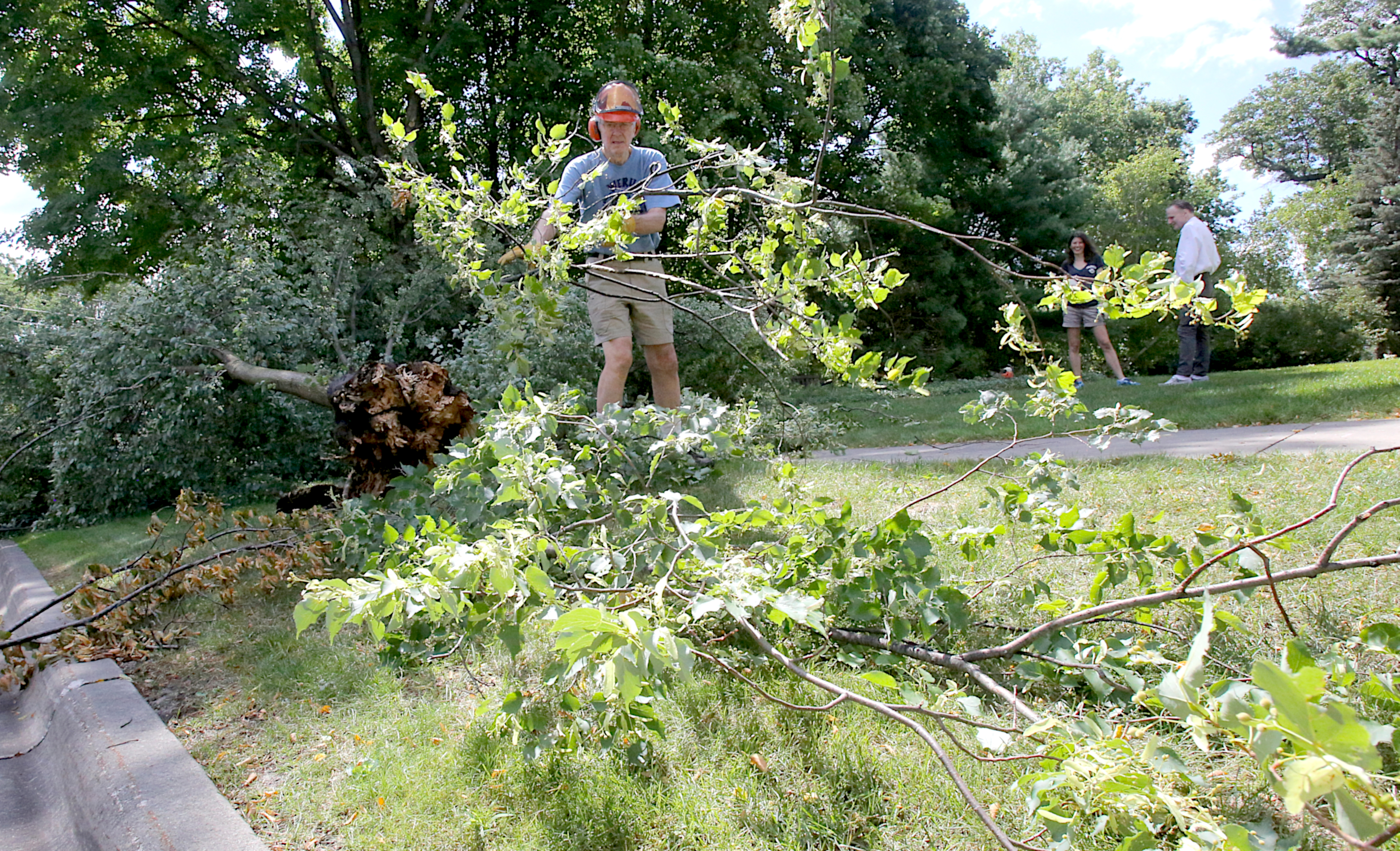 Efforts to restore Rochester power outages continue - Vimarsana News