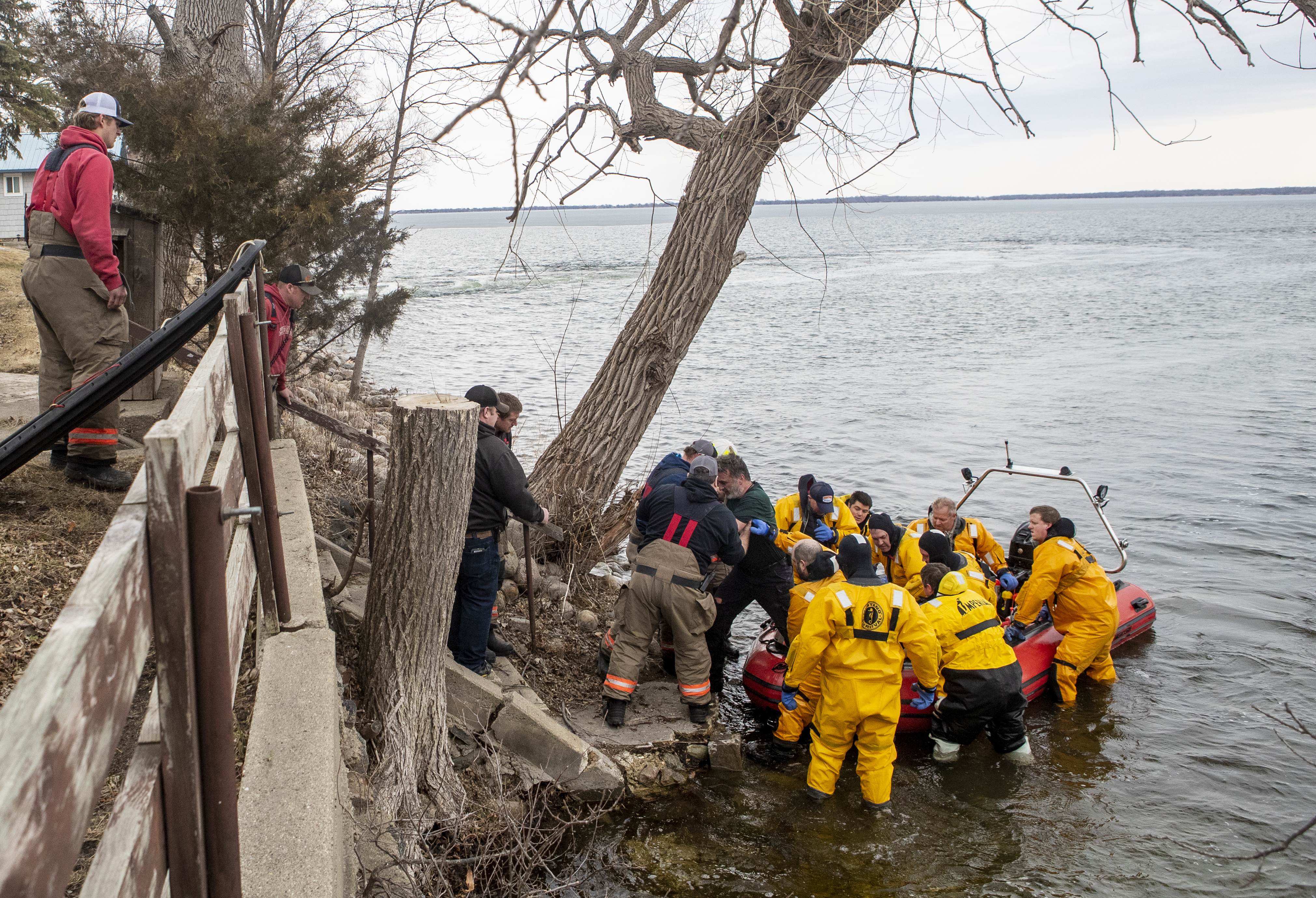 No one seriously injured when hovercraft flips during Kandiyohi County Rescue Squad training on Green Lake - Vimarsana News