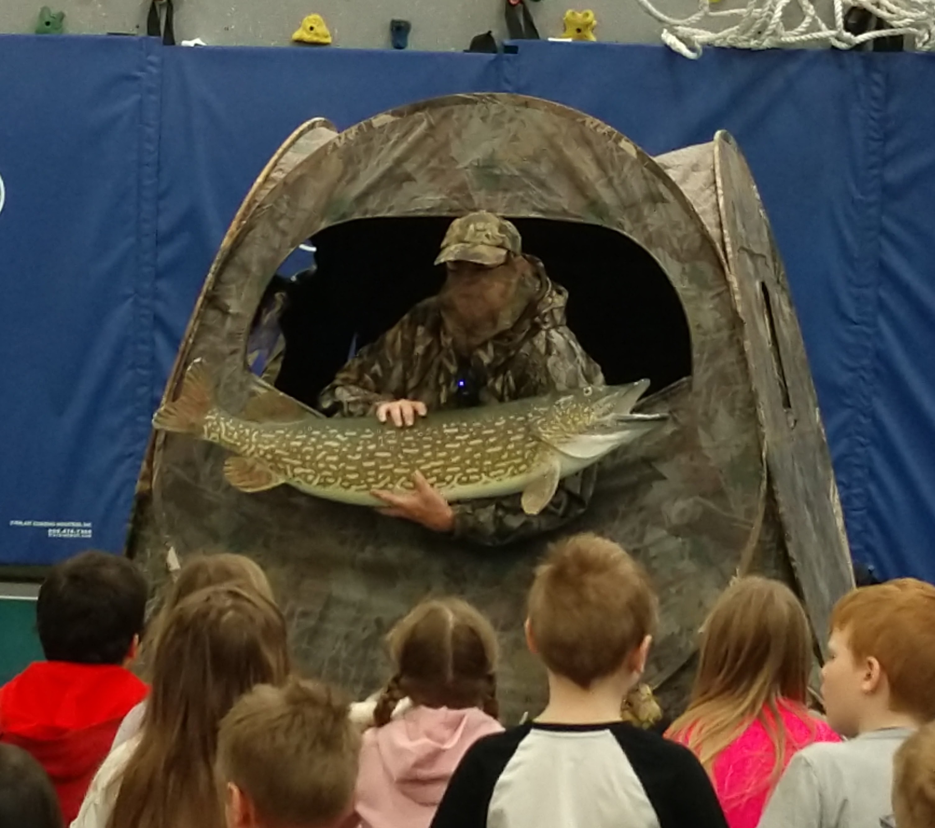 Guest introduces Pequot Lakes elementary students to animal classifications - Vimarsana News