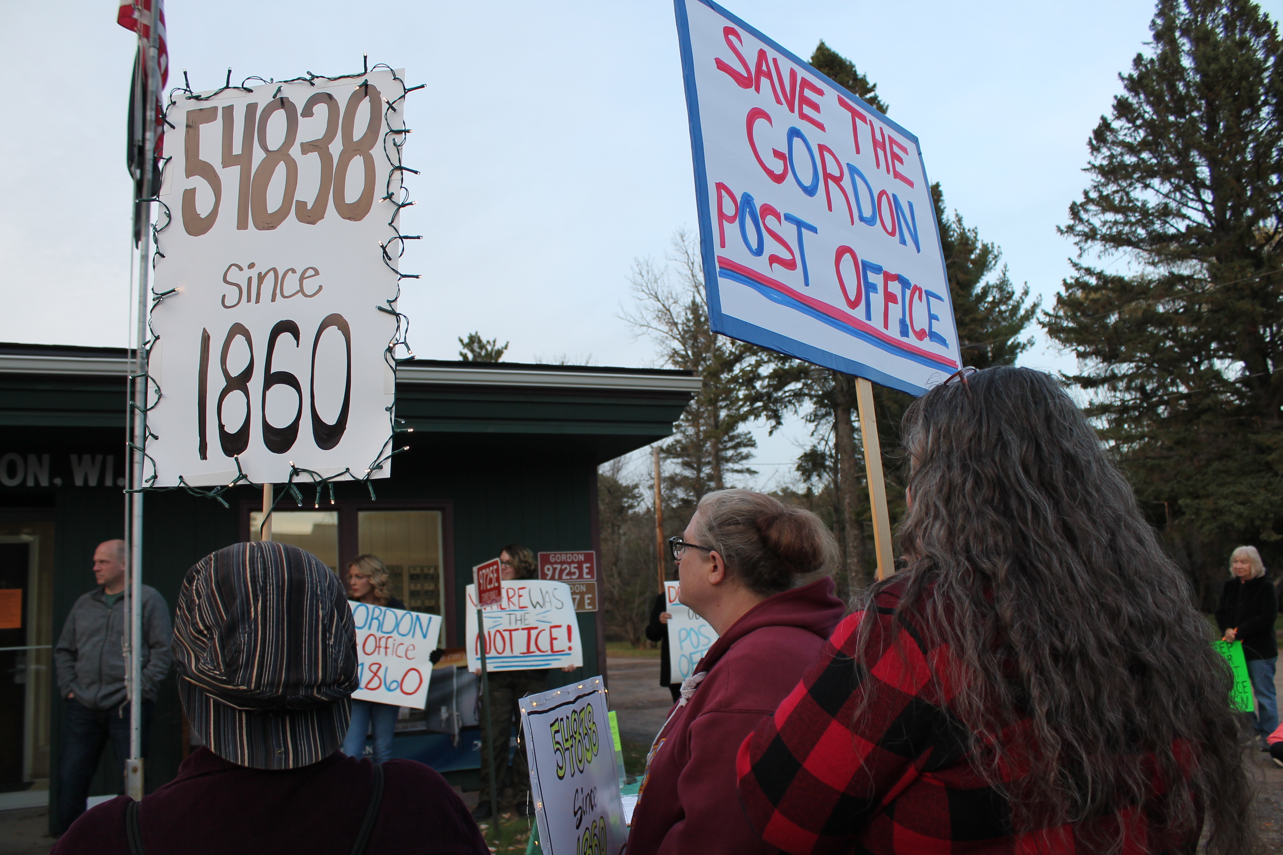Gordon neighbors rally to save post office - Vimarsana News