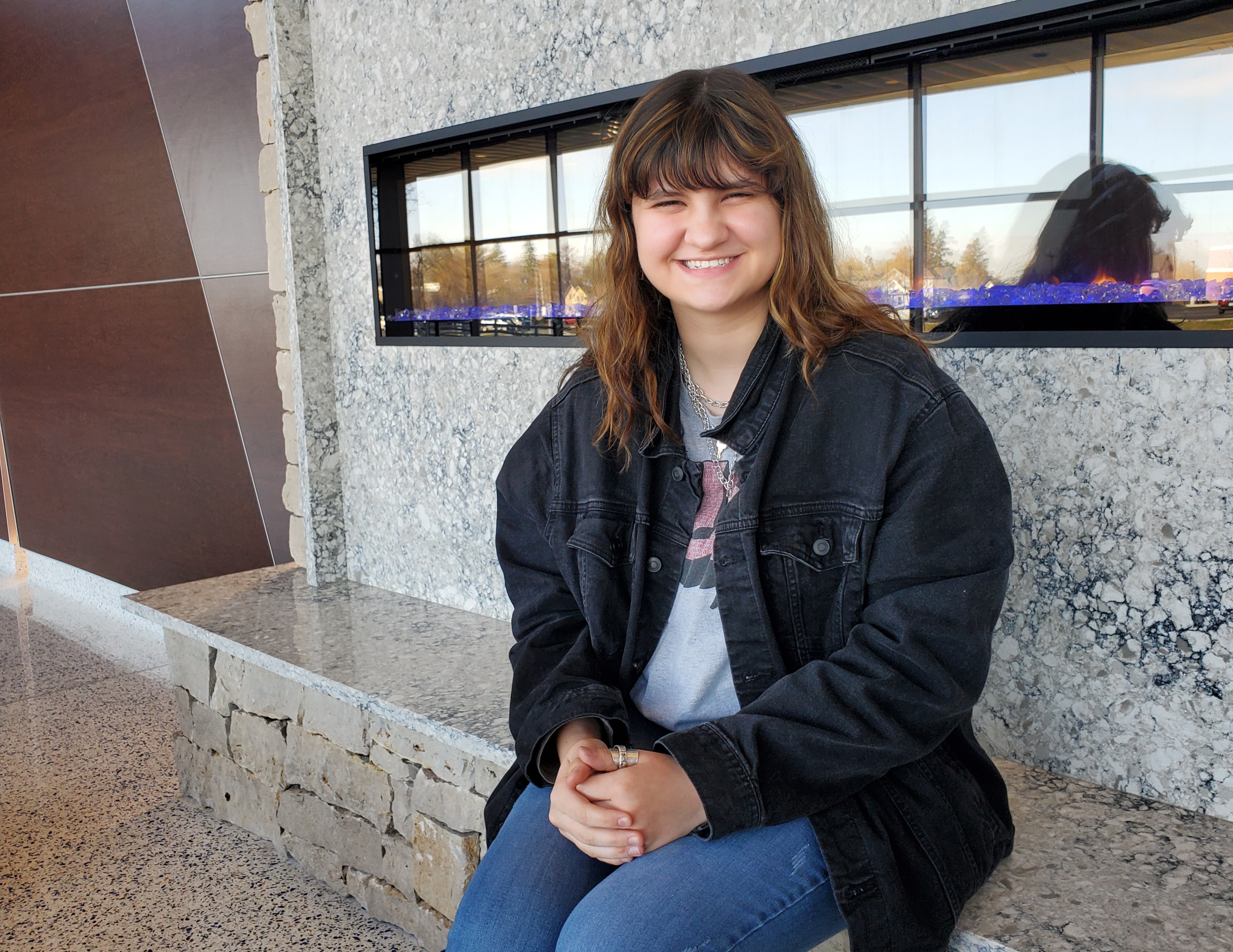 Fine Arts Student of the Week: Junior found family in theater - Vimarsana News