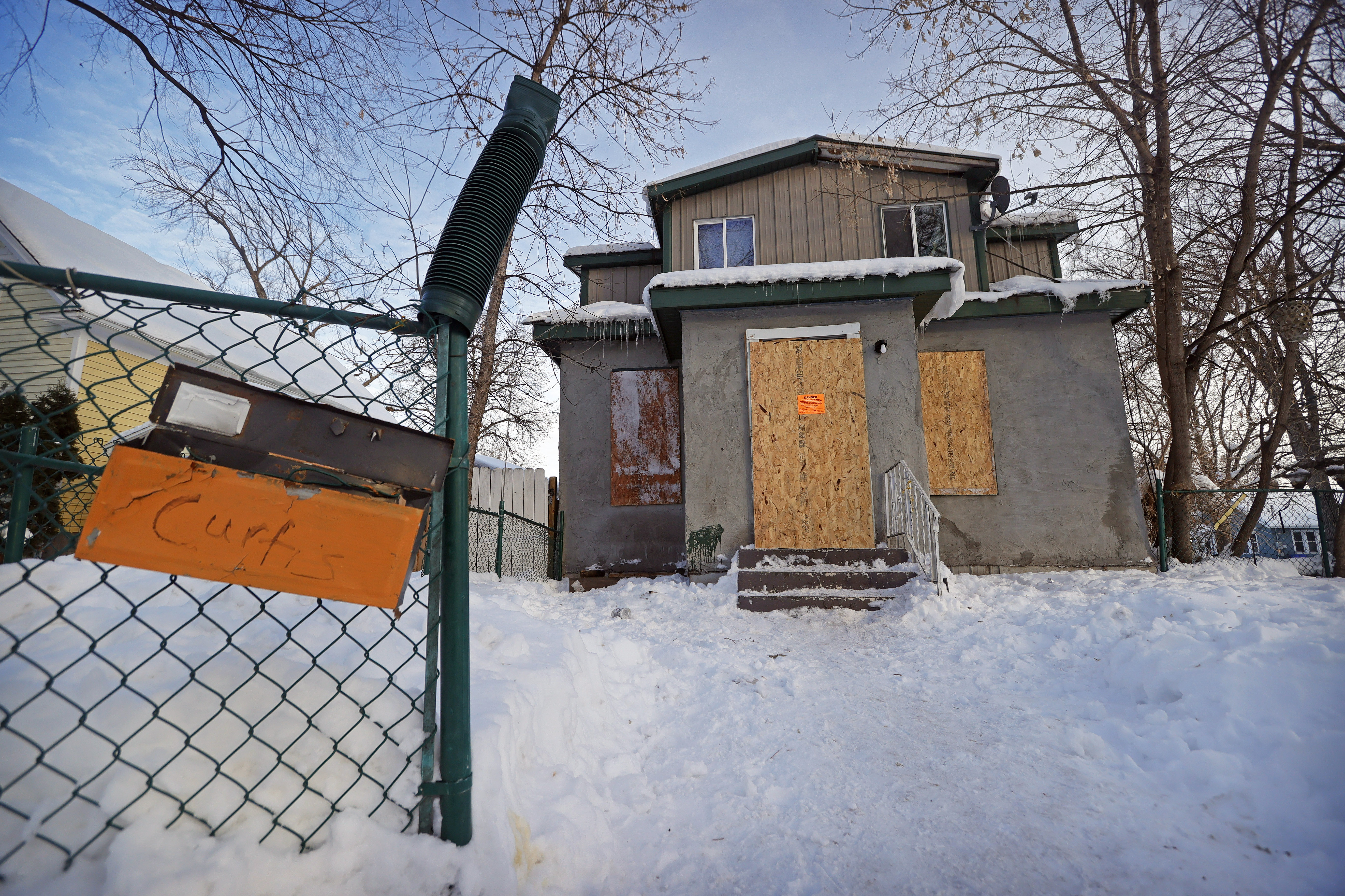 Police arrest Fargo man who refused to leave home slated for demolition - Vimarsana News