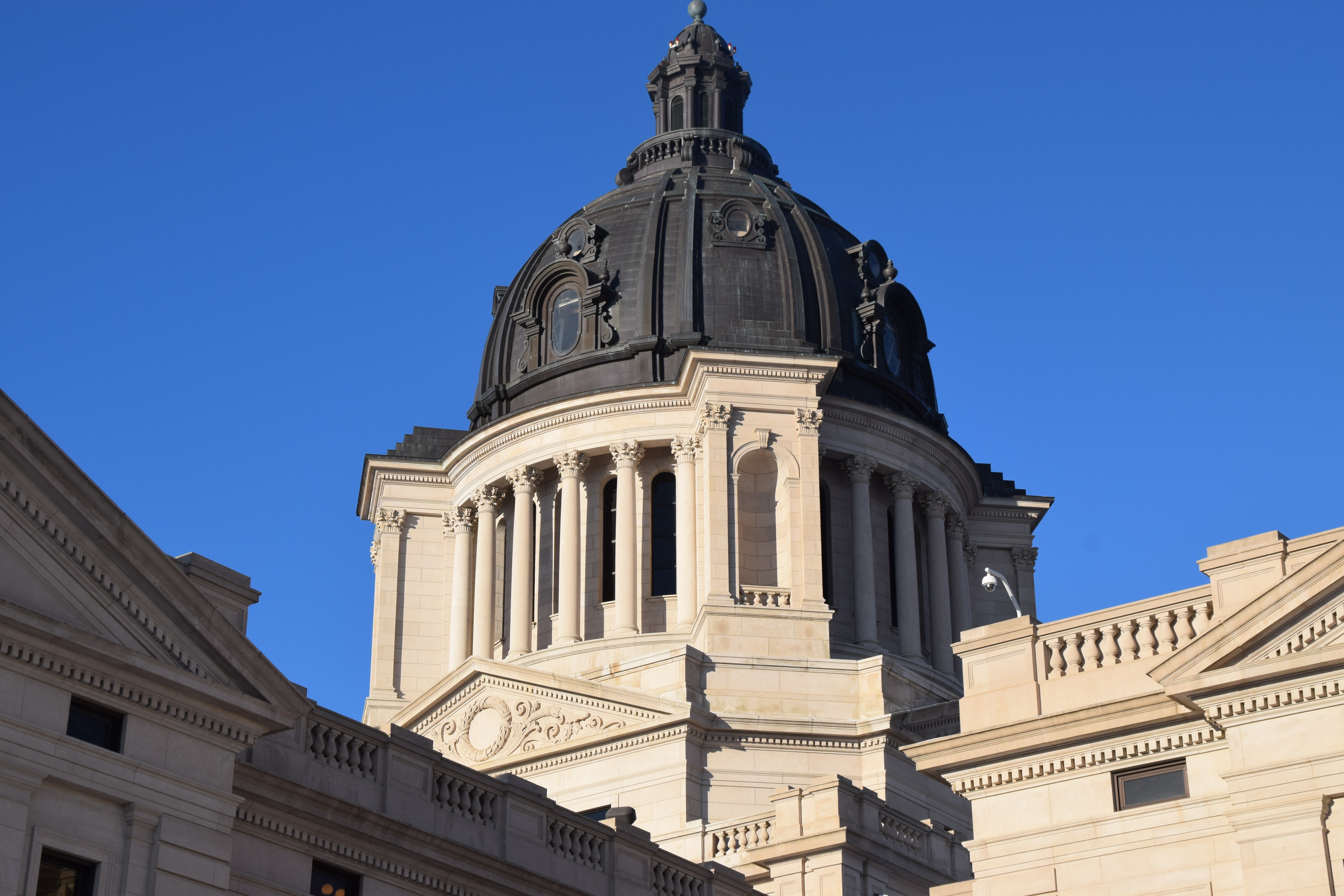 In advancing grocery tax proposal, SD Gov. Noem skirts other tax relief options favored by some lawmakers - Vimarsana News