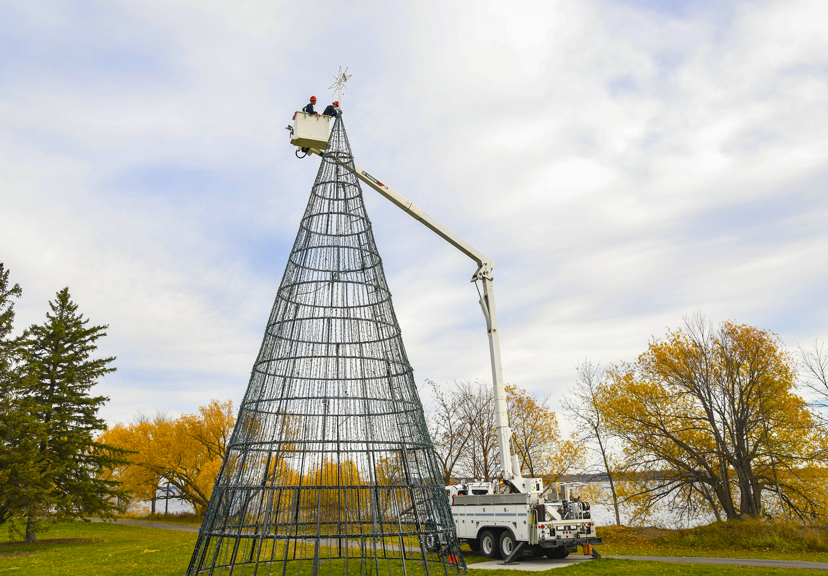 Preparations for Bemidji's annual First City of Lights celebration are underway - Bemidji Pioneer | News, weather and sports from Bemidji, Minnesota - Vimarsana News