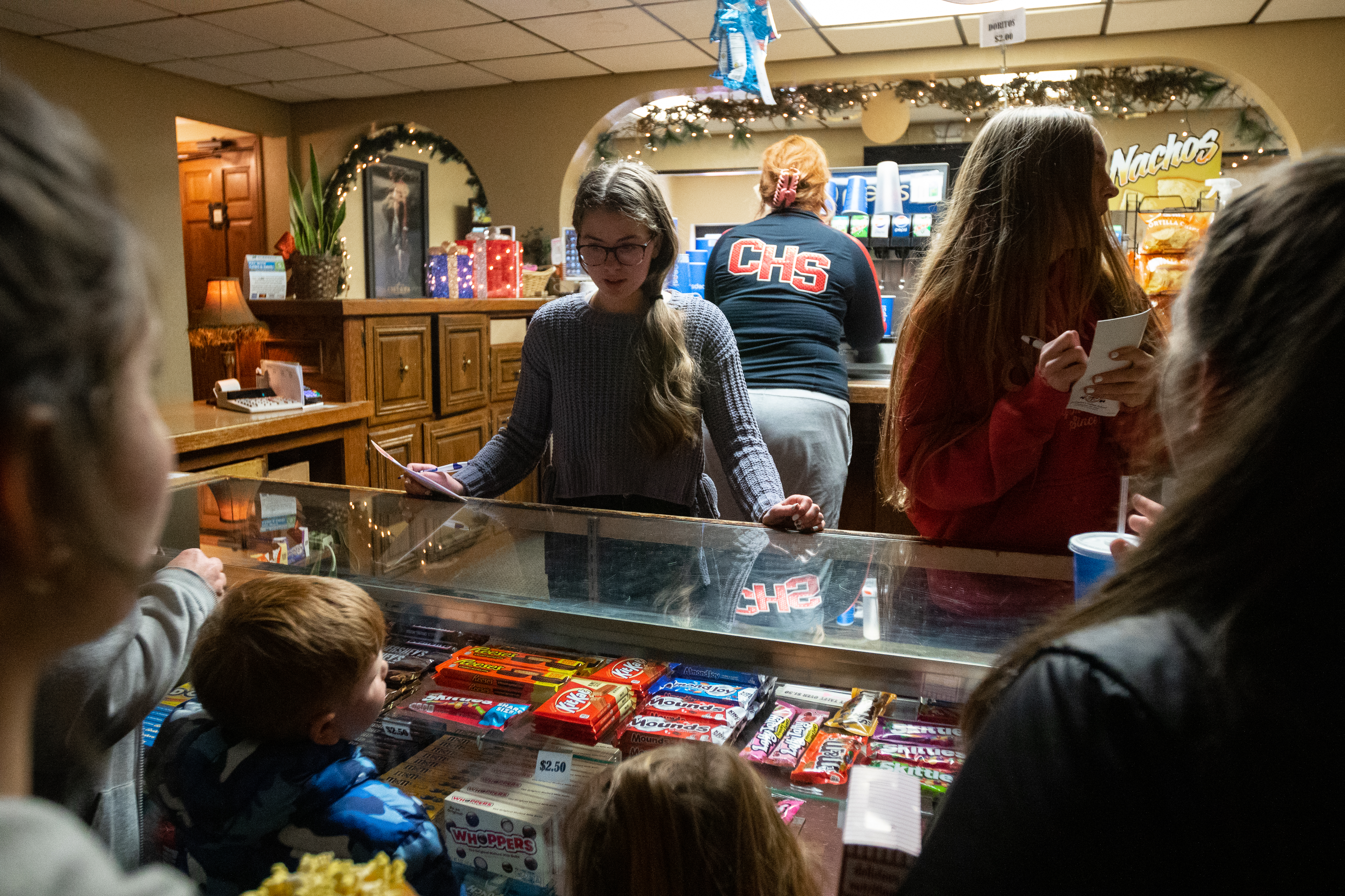 New owners continue holiday tradition at landmark Chamberlain theater - Vimarsana News