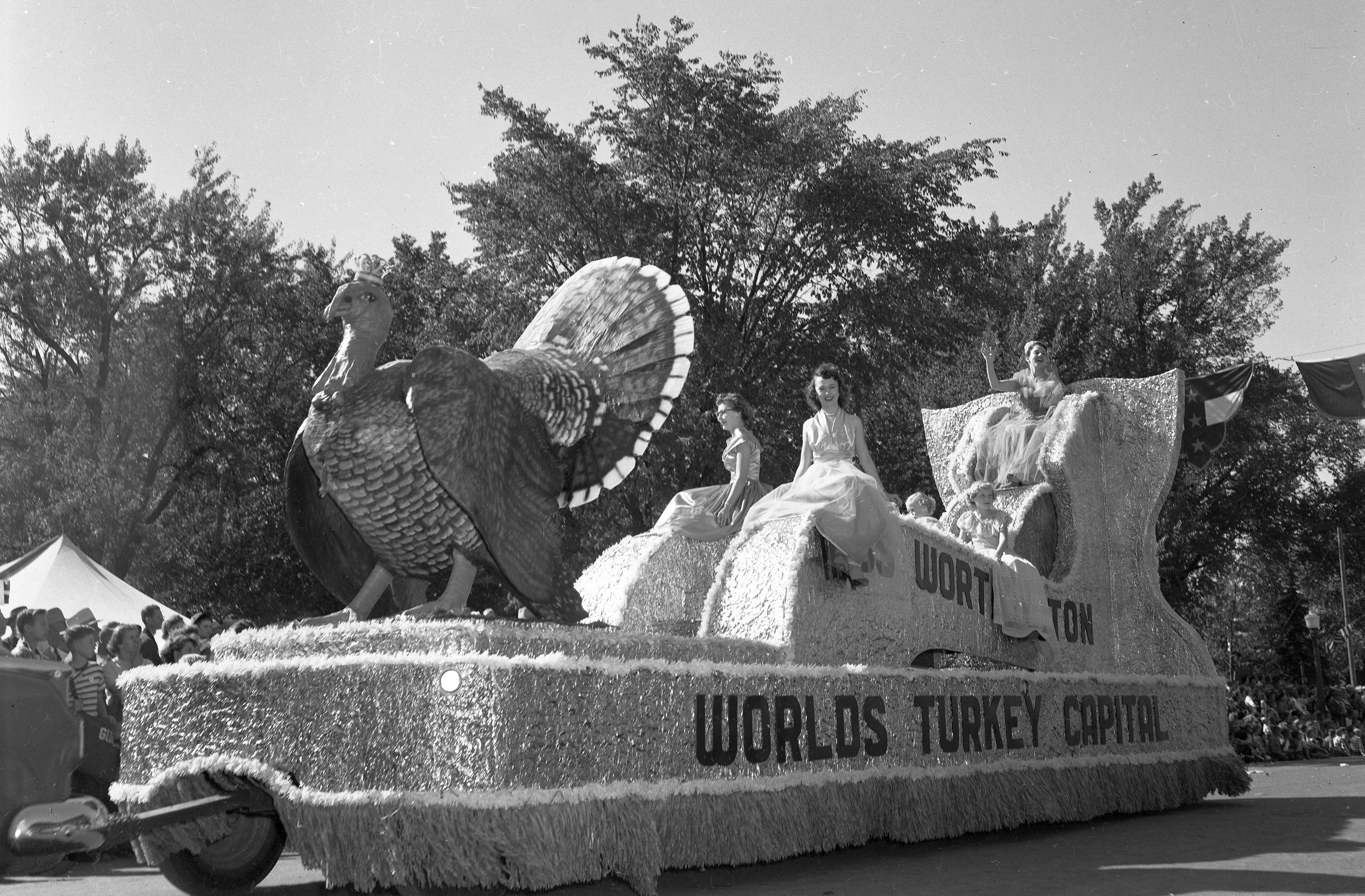 70-year-old King Turkey Day float holds many secrets - Vimarsana News
