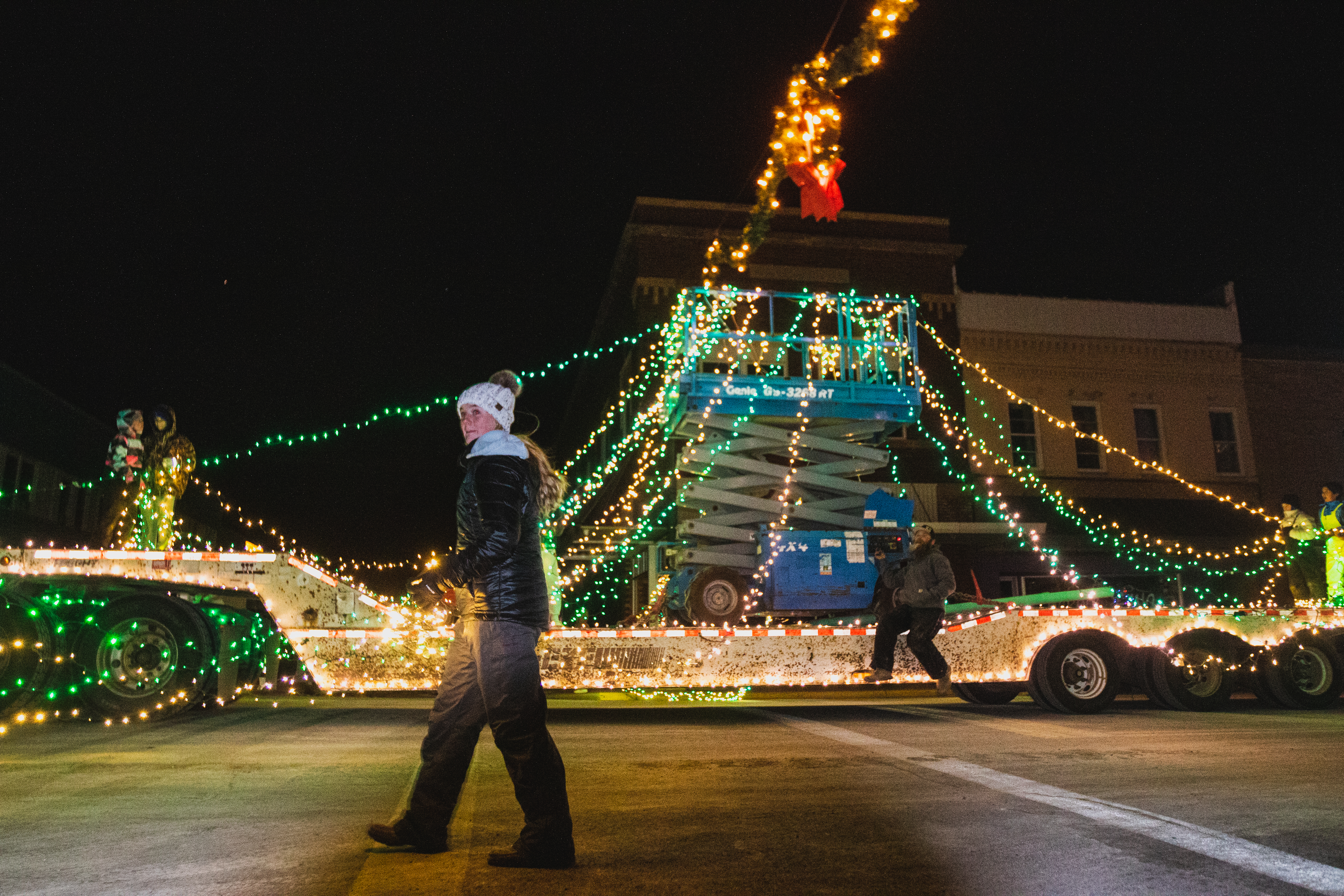 Who won awards at this year's parade of lights in Mitchell? - Vimarsana News