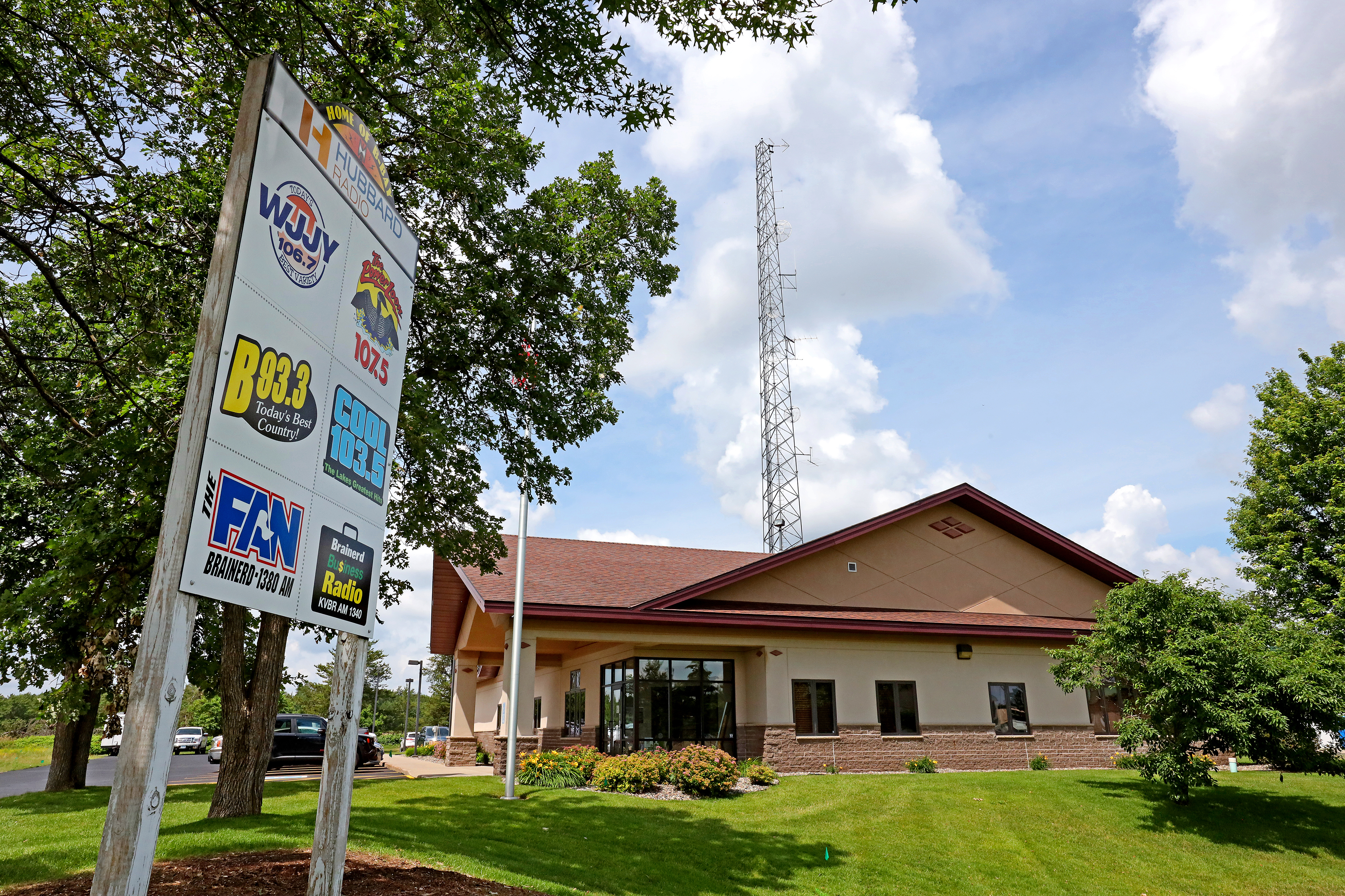Lightning strike weakens signal at Hubbard Radio stations 93.3, 106.7 - Vimarsana News