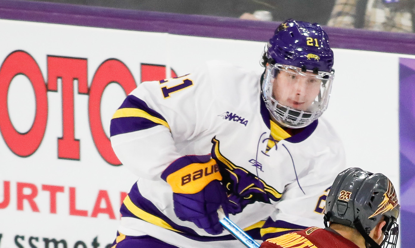 No. 1 Minnesota State survives upset bid by St. Thomas - Vimarsana News