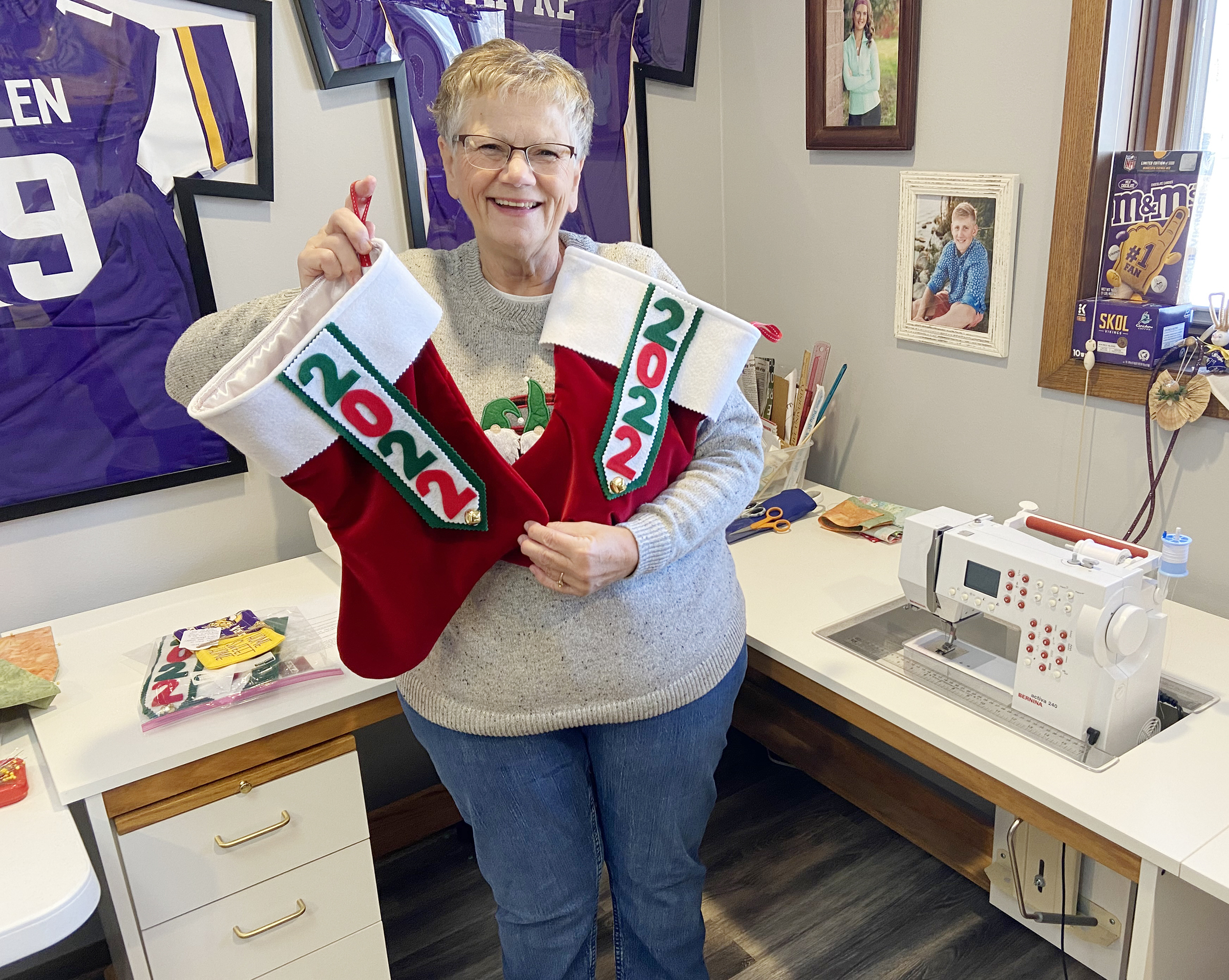 Worthington woman makes 50 Christmas stockings; donates them to local hospital for babies born in December - Vimarsana News