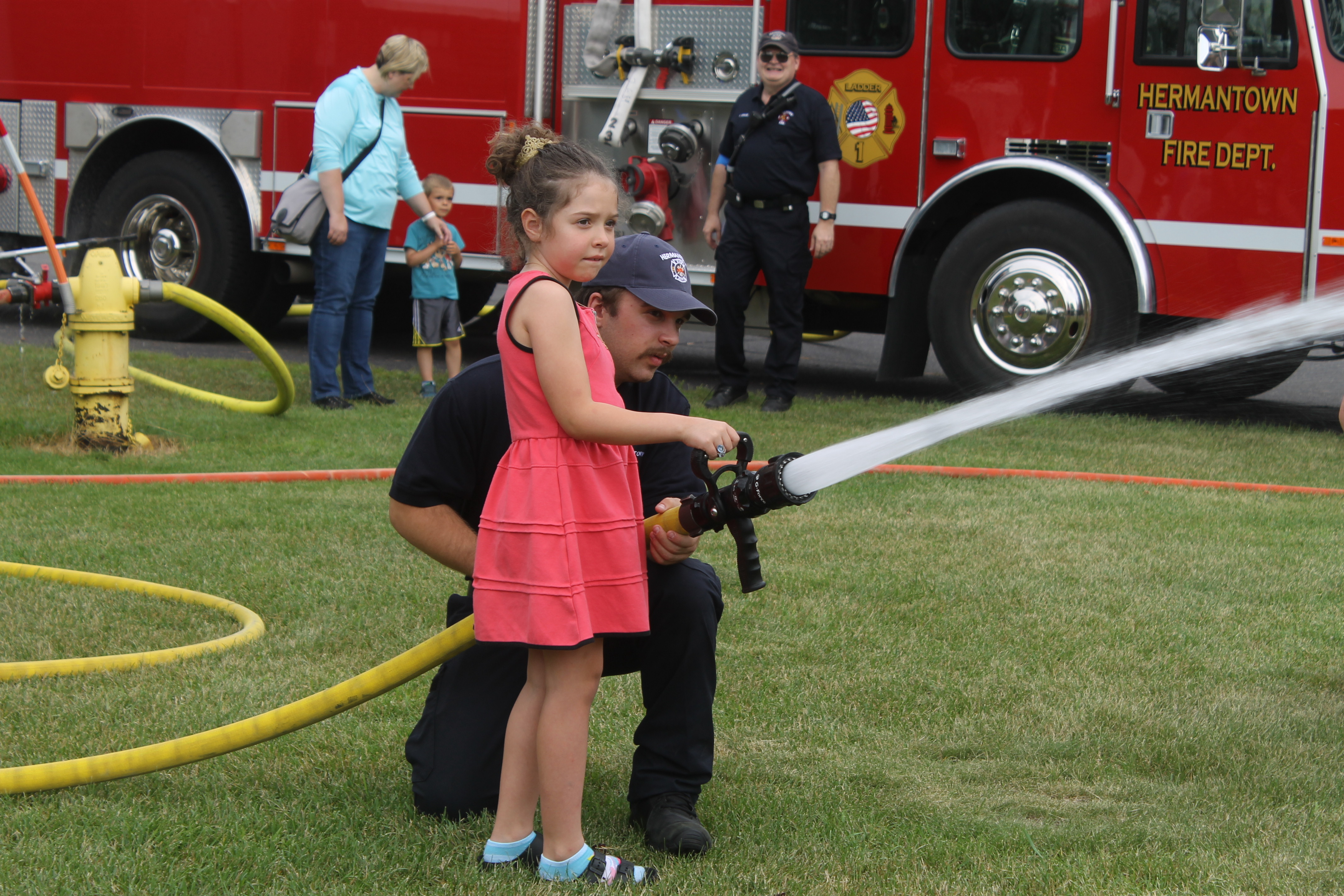 'A chance to meet your neighbors': Northland residents celebrate National Night Out - Vimarsana News