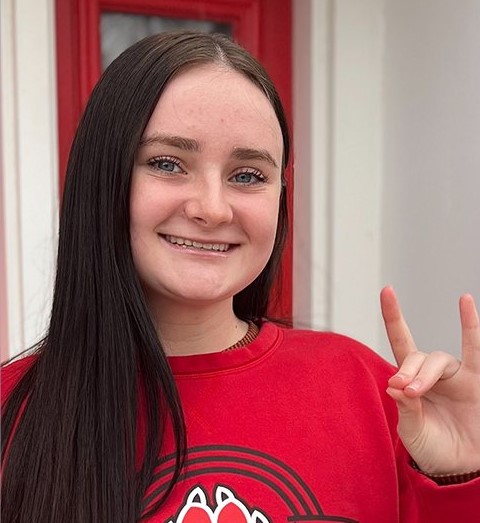 Mitchell's Lauren Anderson signs on to swim at South Dakota - Vimarsana News