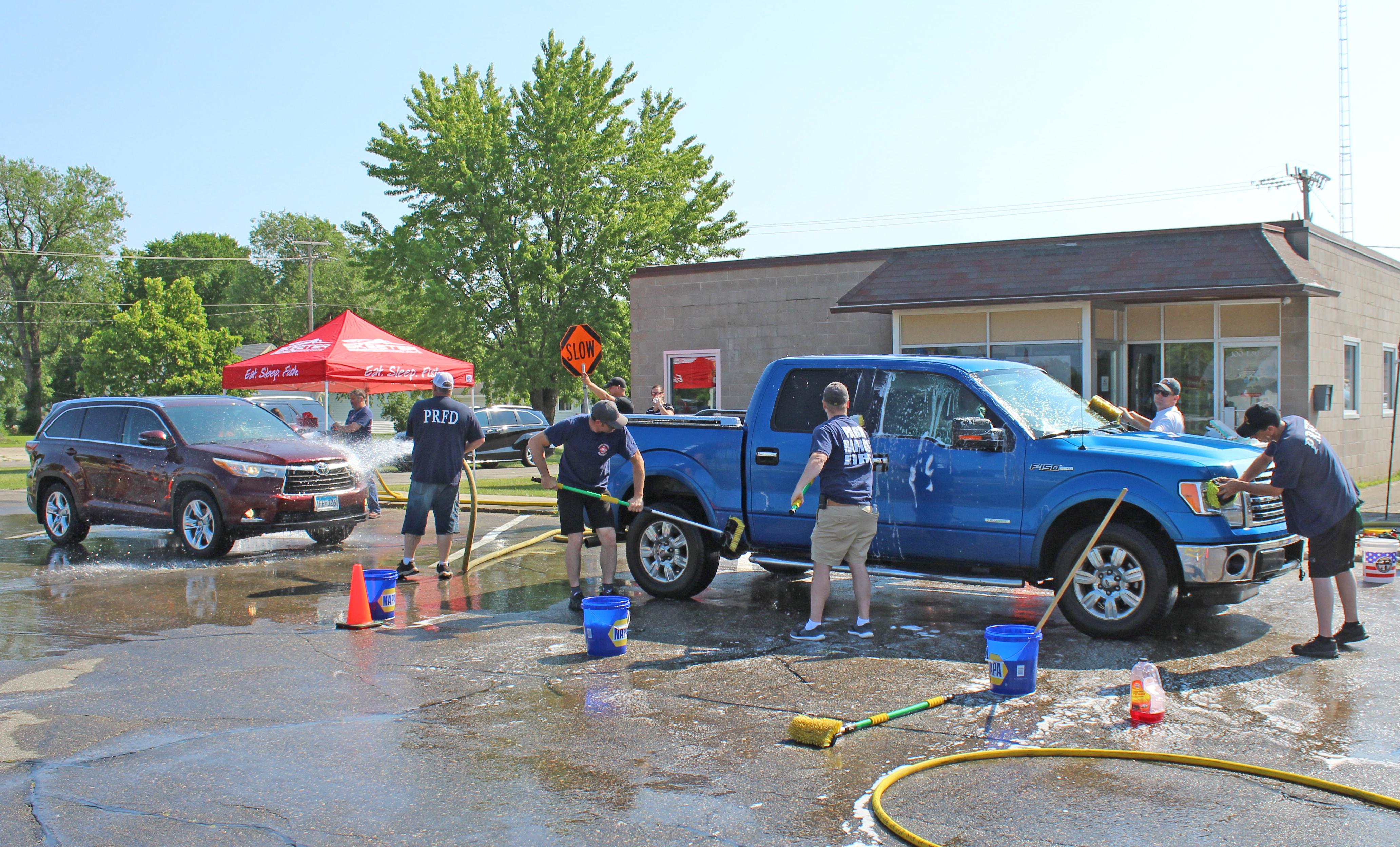Park Rapids firefighters wash almost 100 cars - Vimarsana News