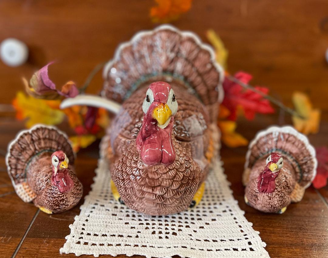 Decorating with turkeys - Vimarsana News