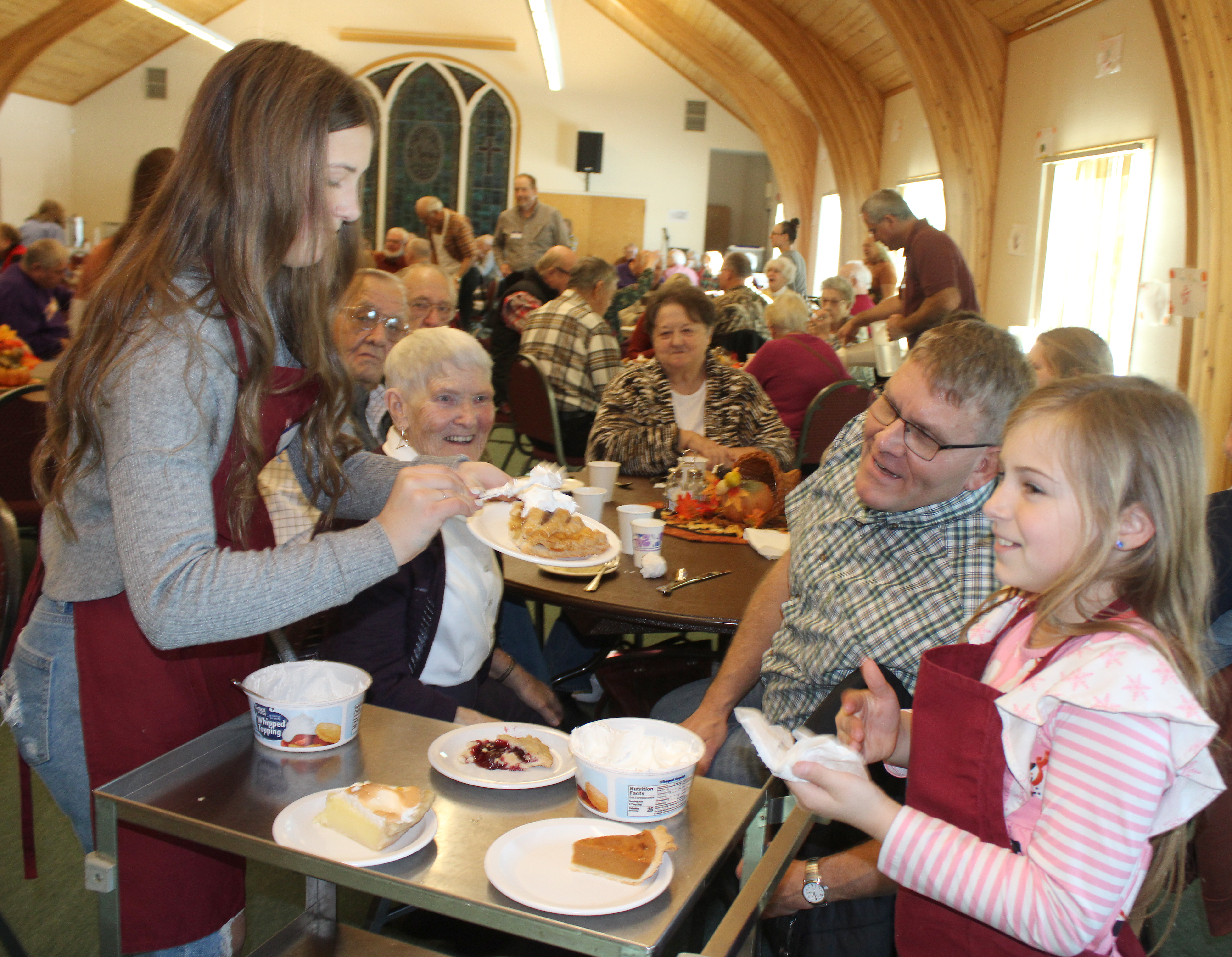 A heaping of helpers: Thank Meal draws 100s of volunteers, guests - Vimarsana News
