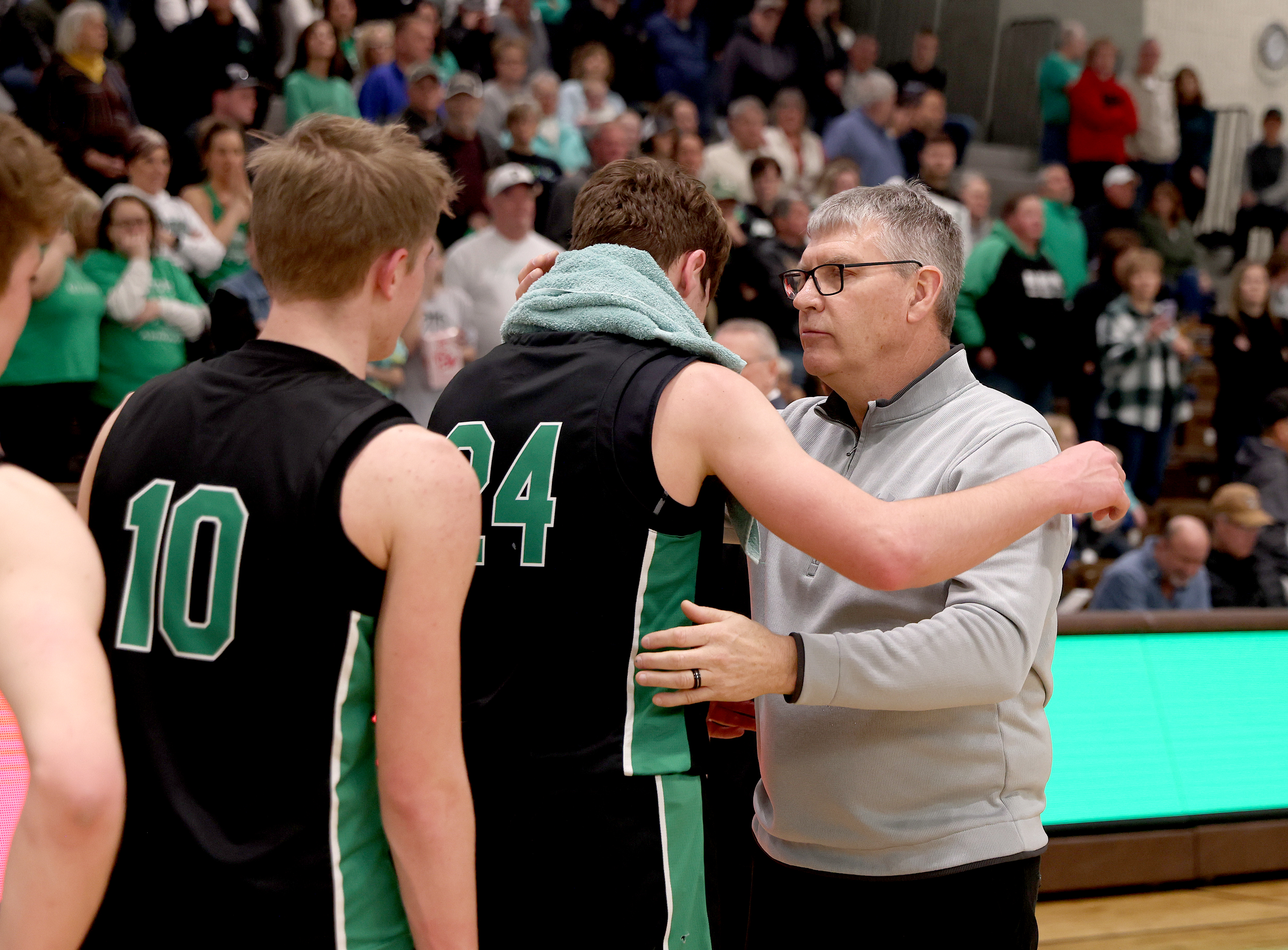 Redwood stands, Arrows fall in South 3AA finals - Vimarsana News