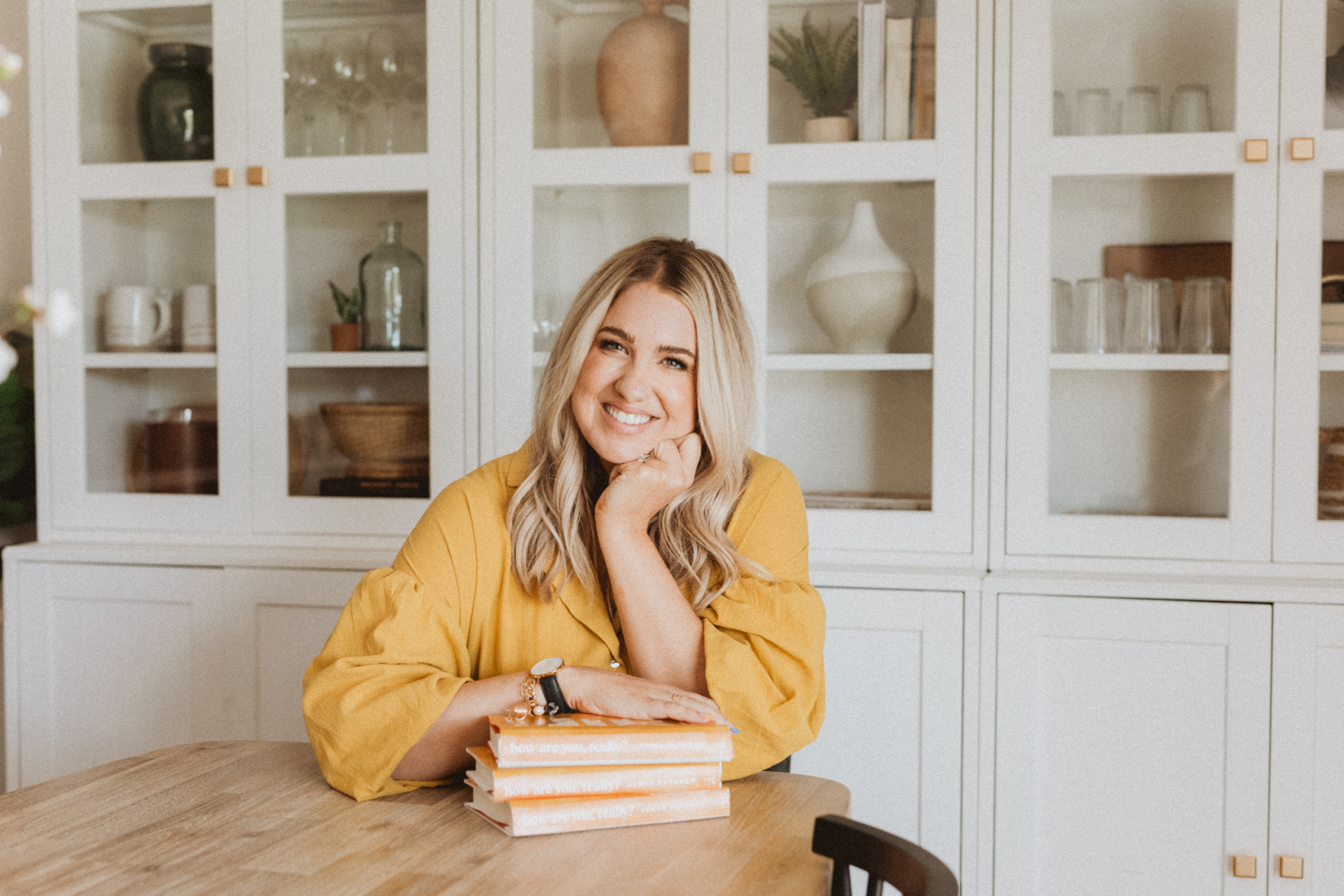 Minnesota's Jenna Kutcher grows fanbase with popular podcast, New York Times bestseller - Vimarsana News
