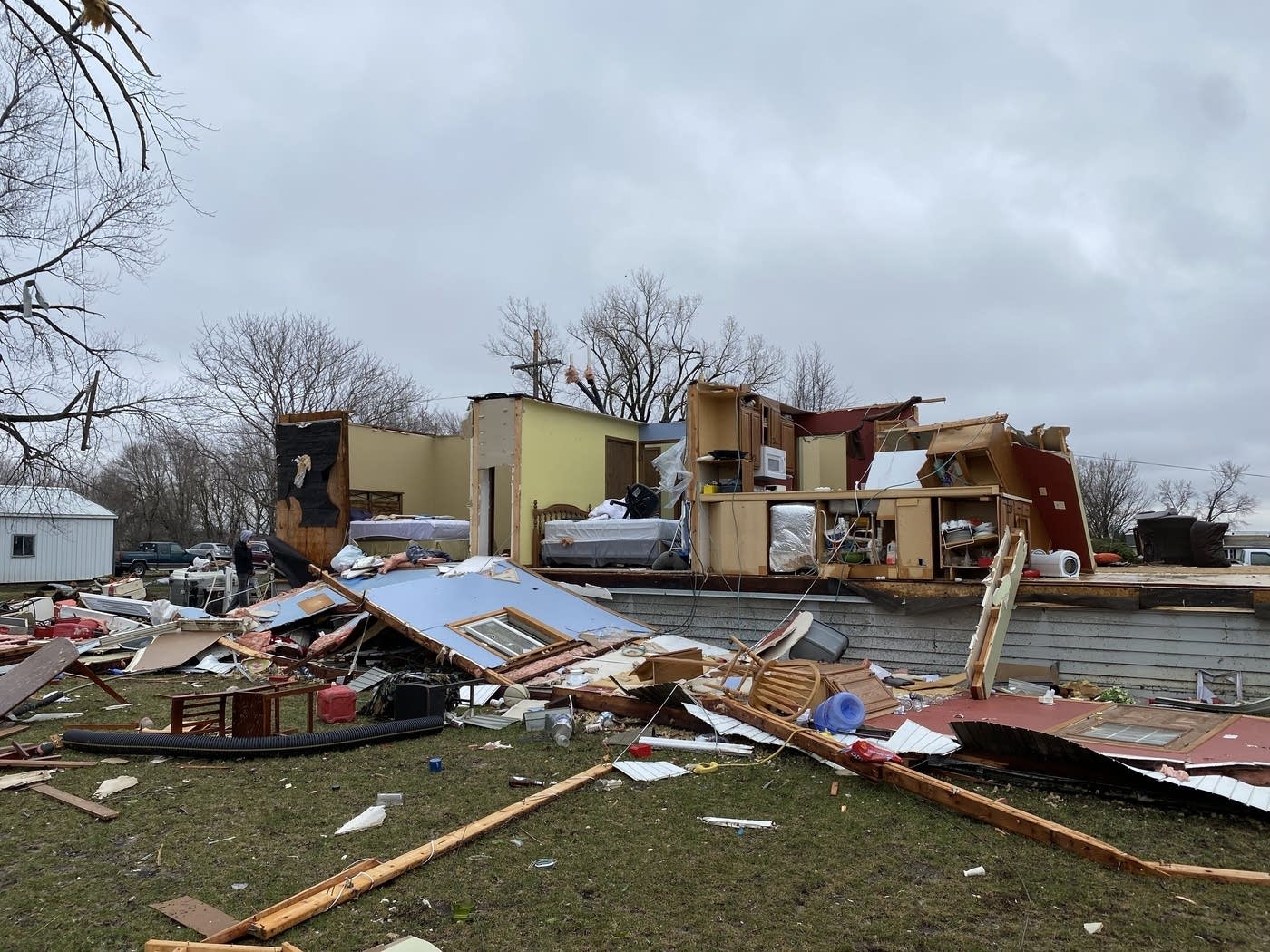 From one tornado-ravaged Minnesota town to another, a message of hope - Vimarsana News