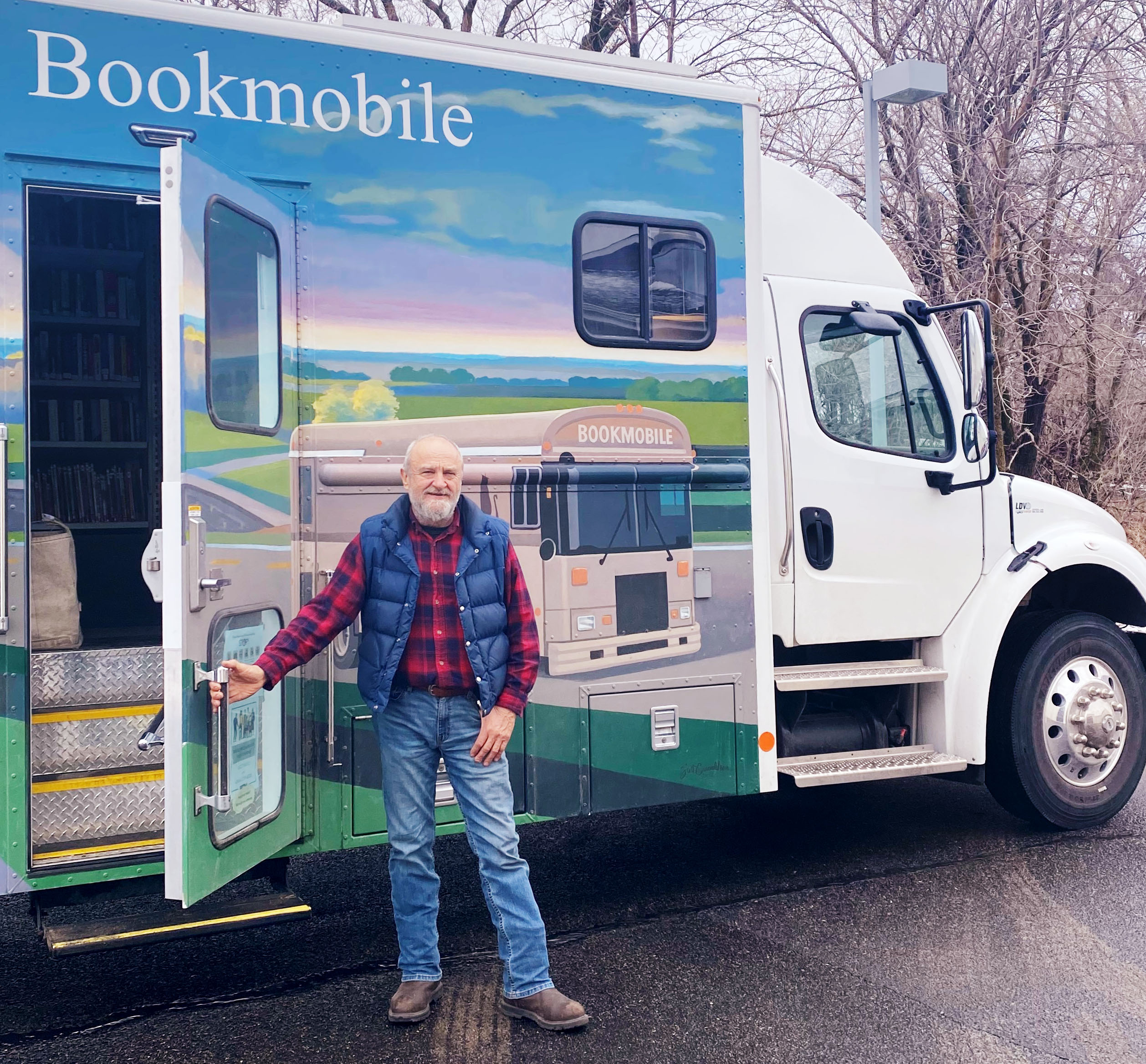 Retiring Bookmobile driver looks back at his service in six counties, including Douglas - Vimarsana News