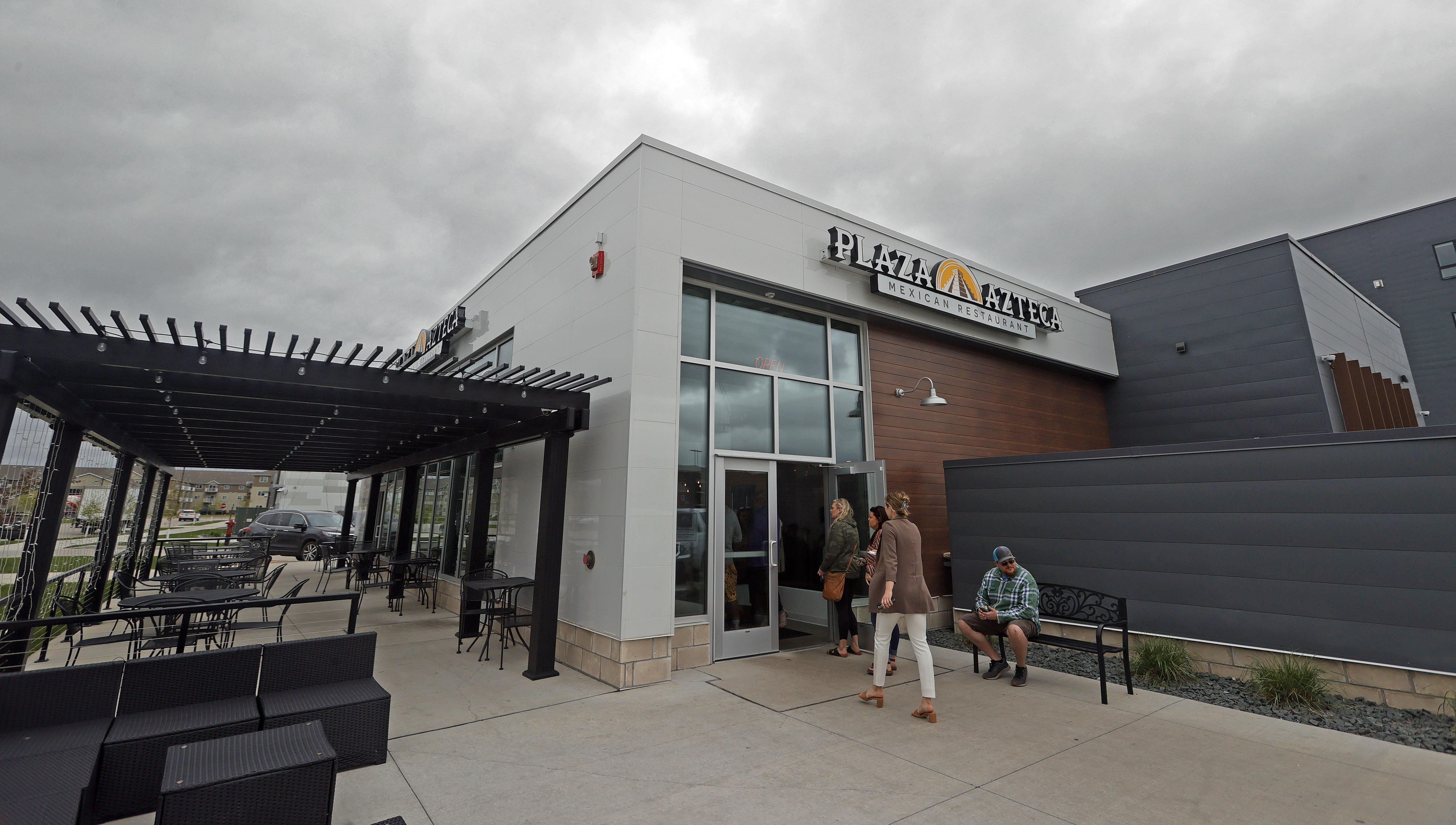 Fargo restaurant holds fundraiser for mom and baby who were shot there - Vimarsana News