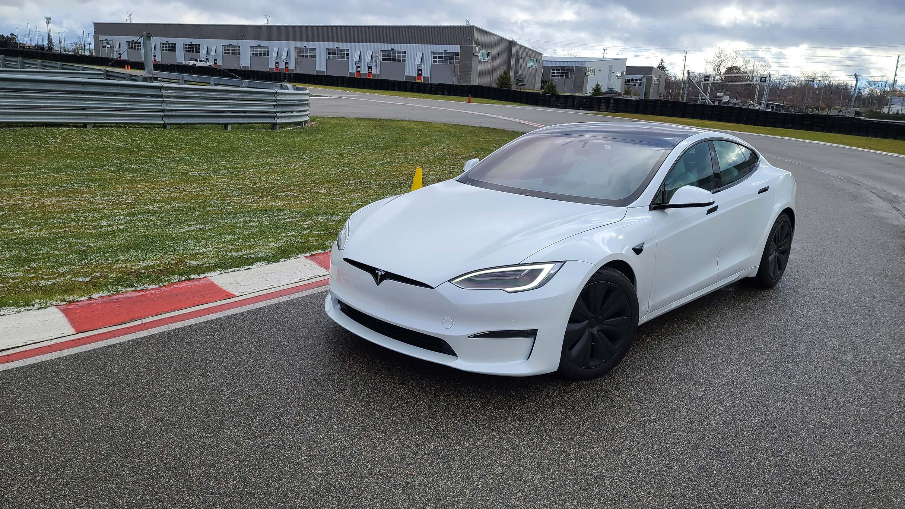 Tesla Plaid pushes the limits of speed and tech - Vimarsana News