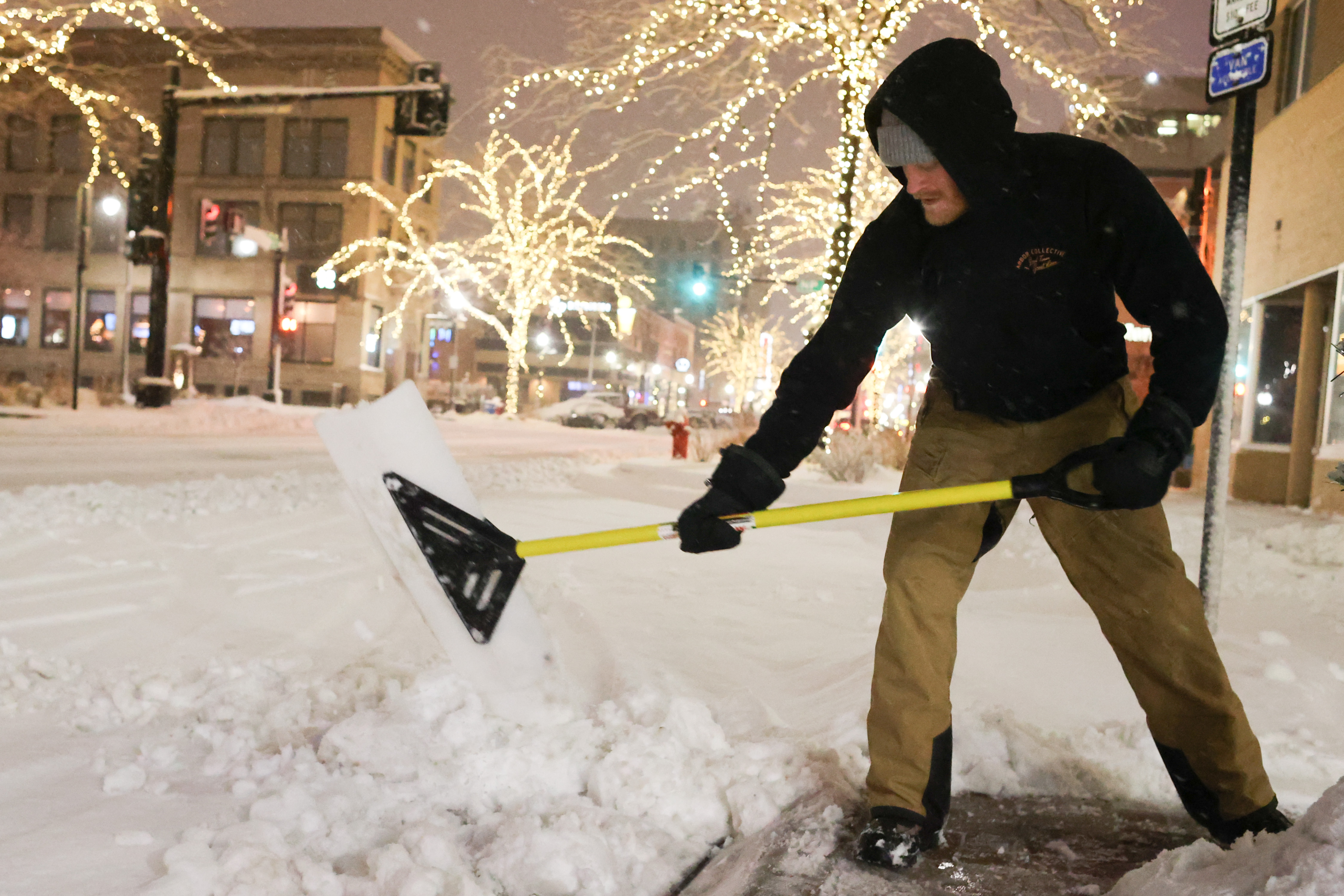 5 things to know today: Snow closings, TikTok ban, Holiday infections, Demolition contract, Warren retirement - Vimarsana News
