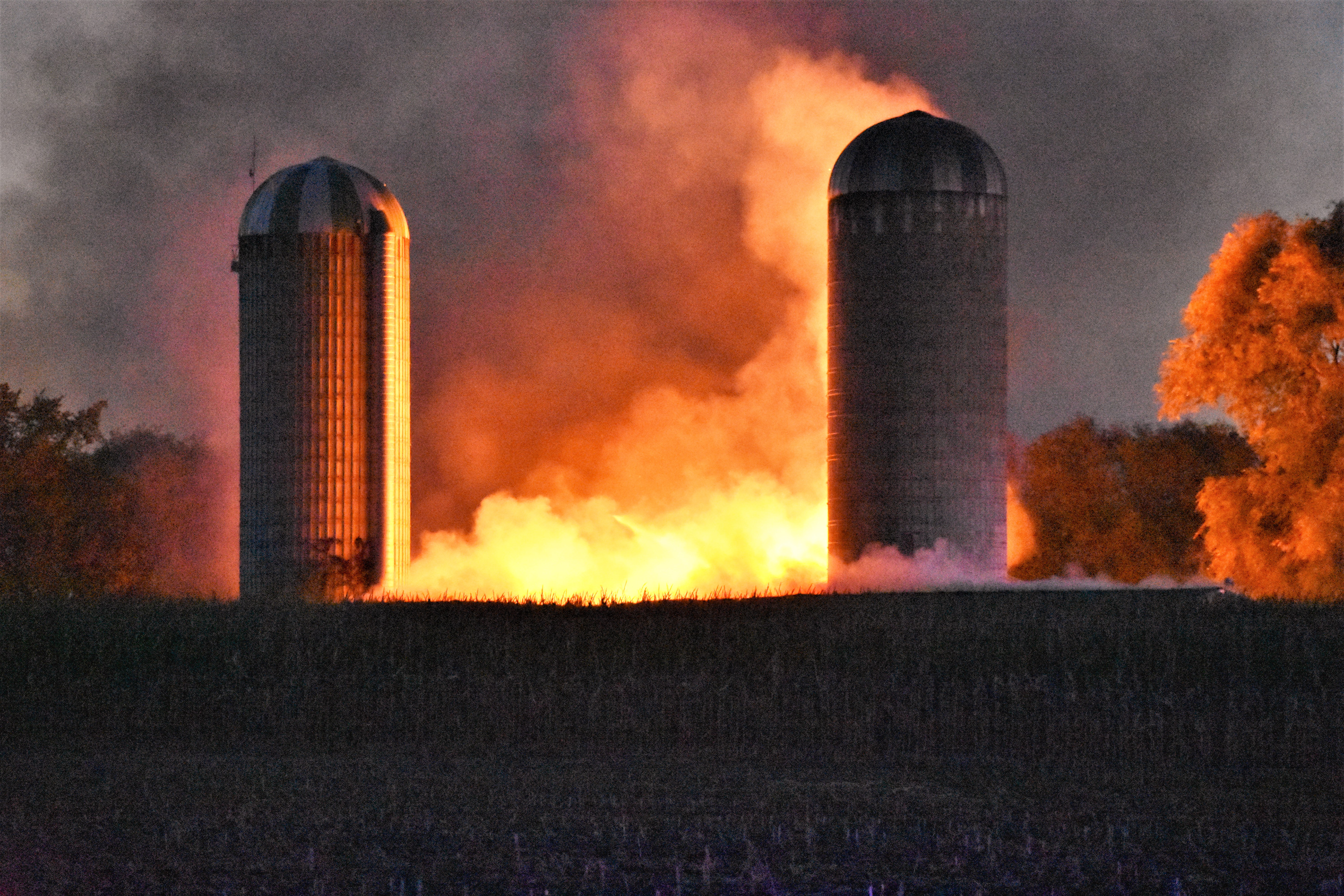 3 fire departments battle farm fire on East Lake Victoria Road SE - Vimarsana News