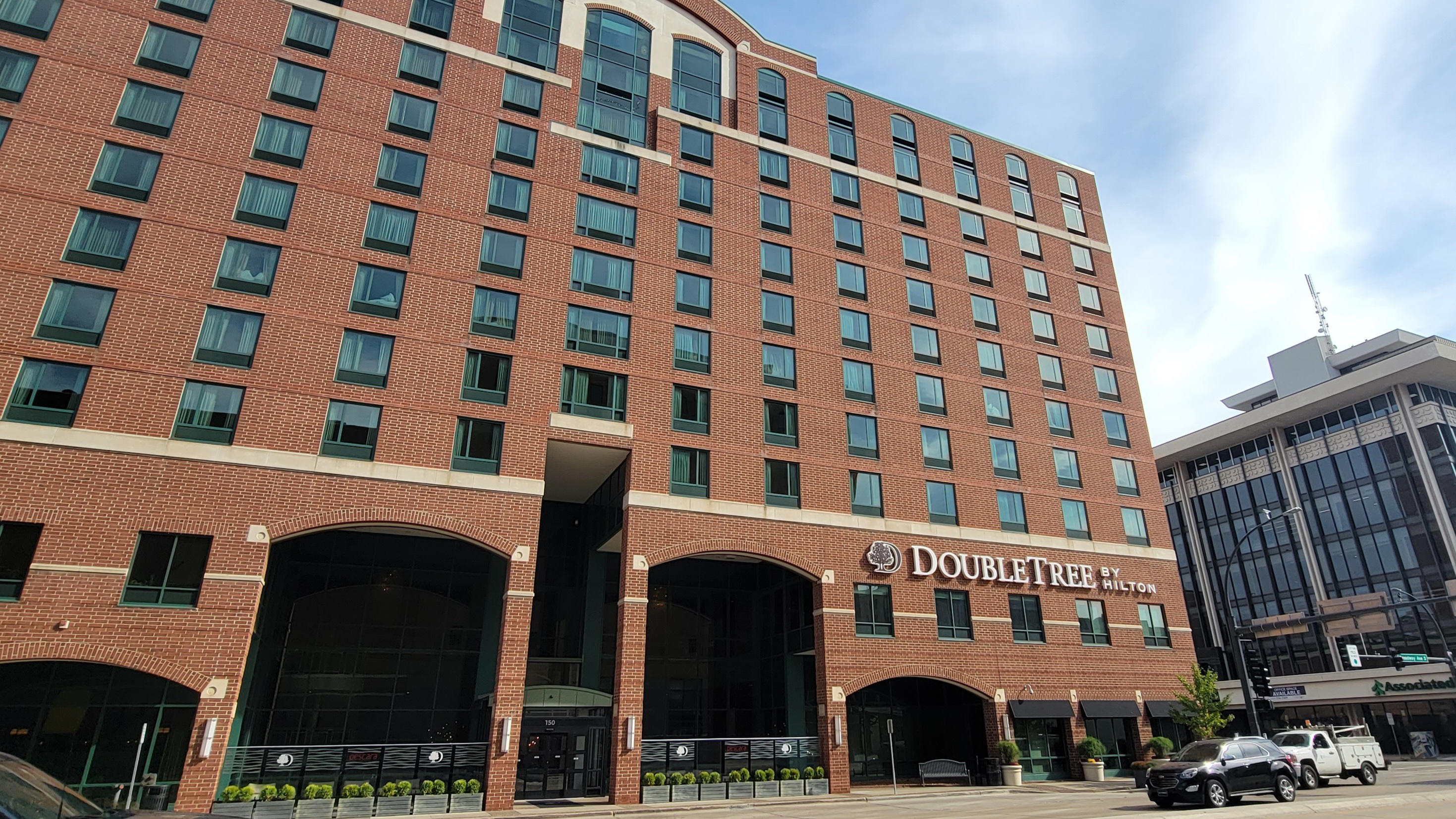 Rochester DoubleTree closing for guests as renovation from hotel to dorm starts - Vimarsana News