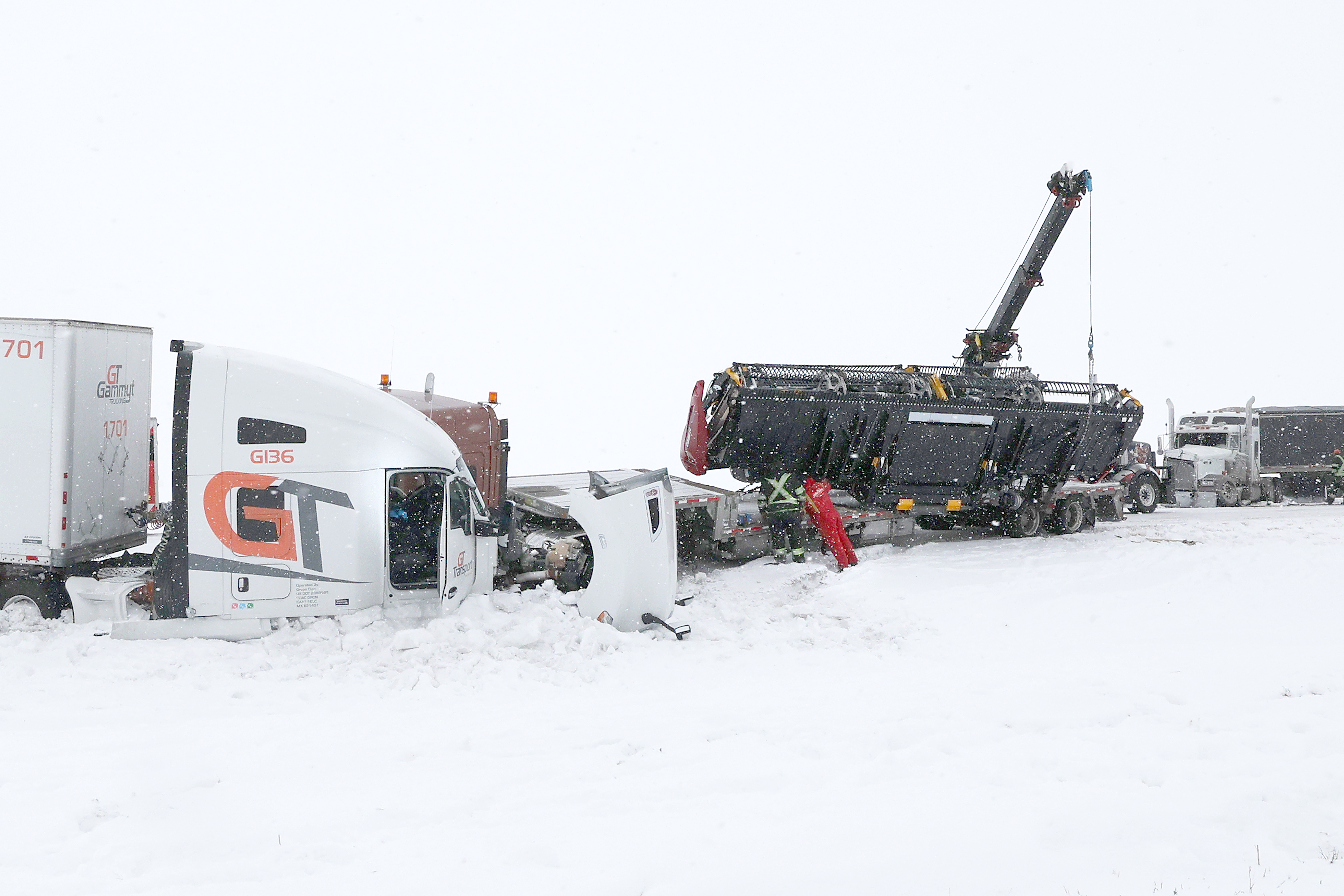 Semi pile-up causes temporary closure of I-29 from Grand Forks to Thompson - Vimarsana News
