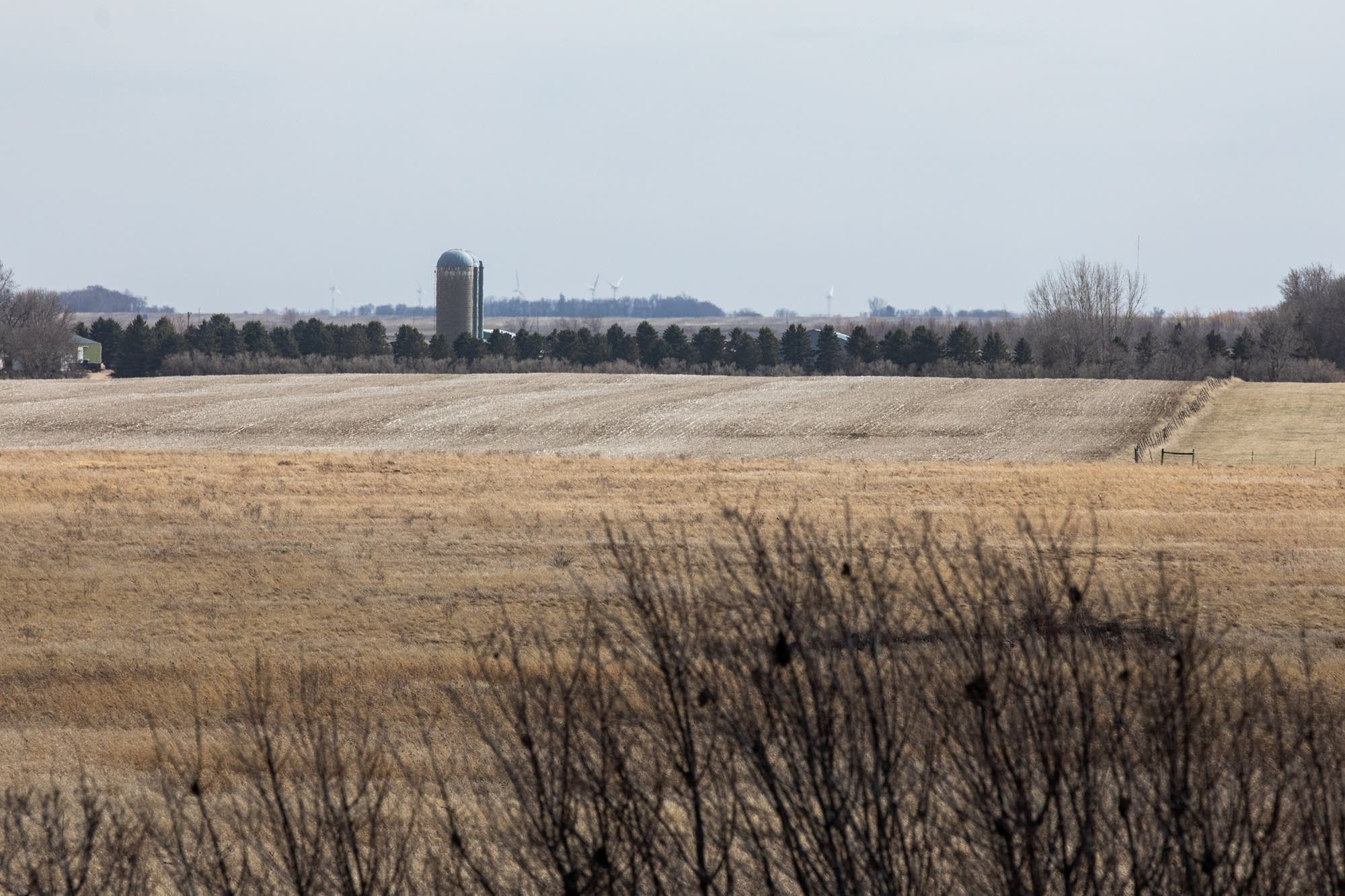 PUC approves site permits for solar, wind hybrid projects in southwest Minnesota - Vimarsana News