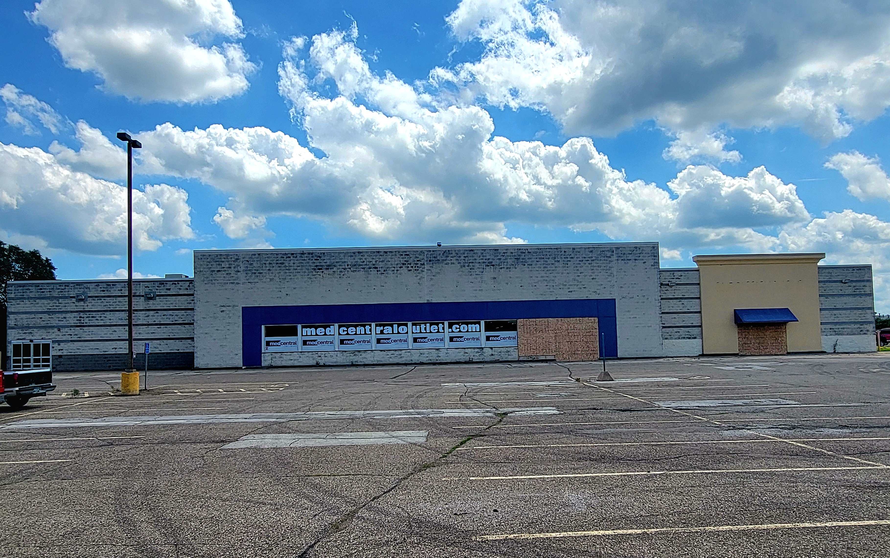 Former toy store finds new life as a used furniture outlet - Vimarsana News