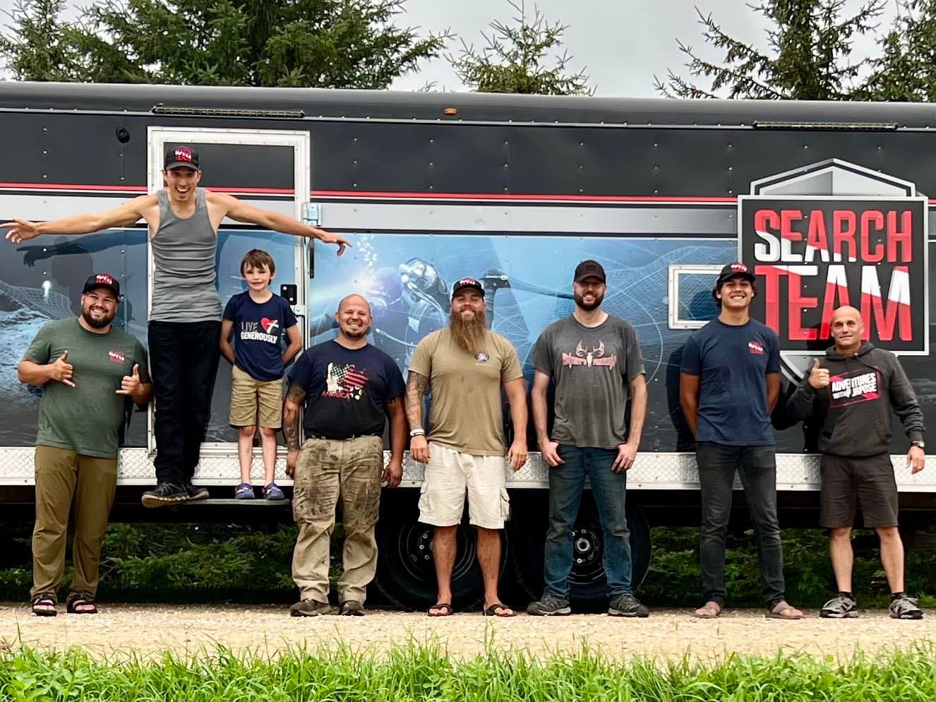 Racine mechanic fixes internet-famous dive team's trailer for free - Vimarsana News