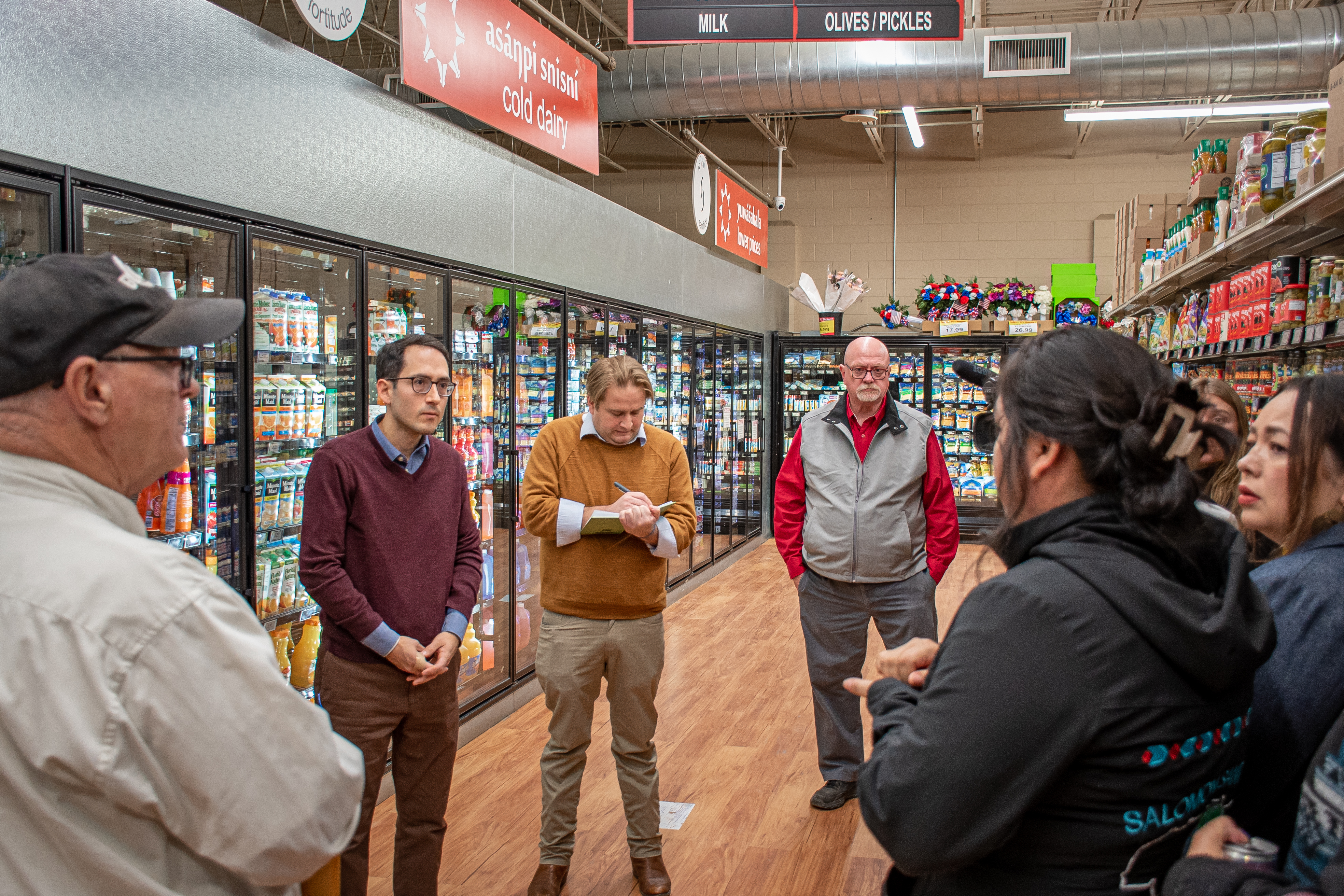 Federal Trade commissioner Bedoya visits Buche Foods in Pine Ridge - Vimarsana News